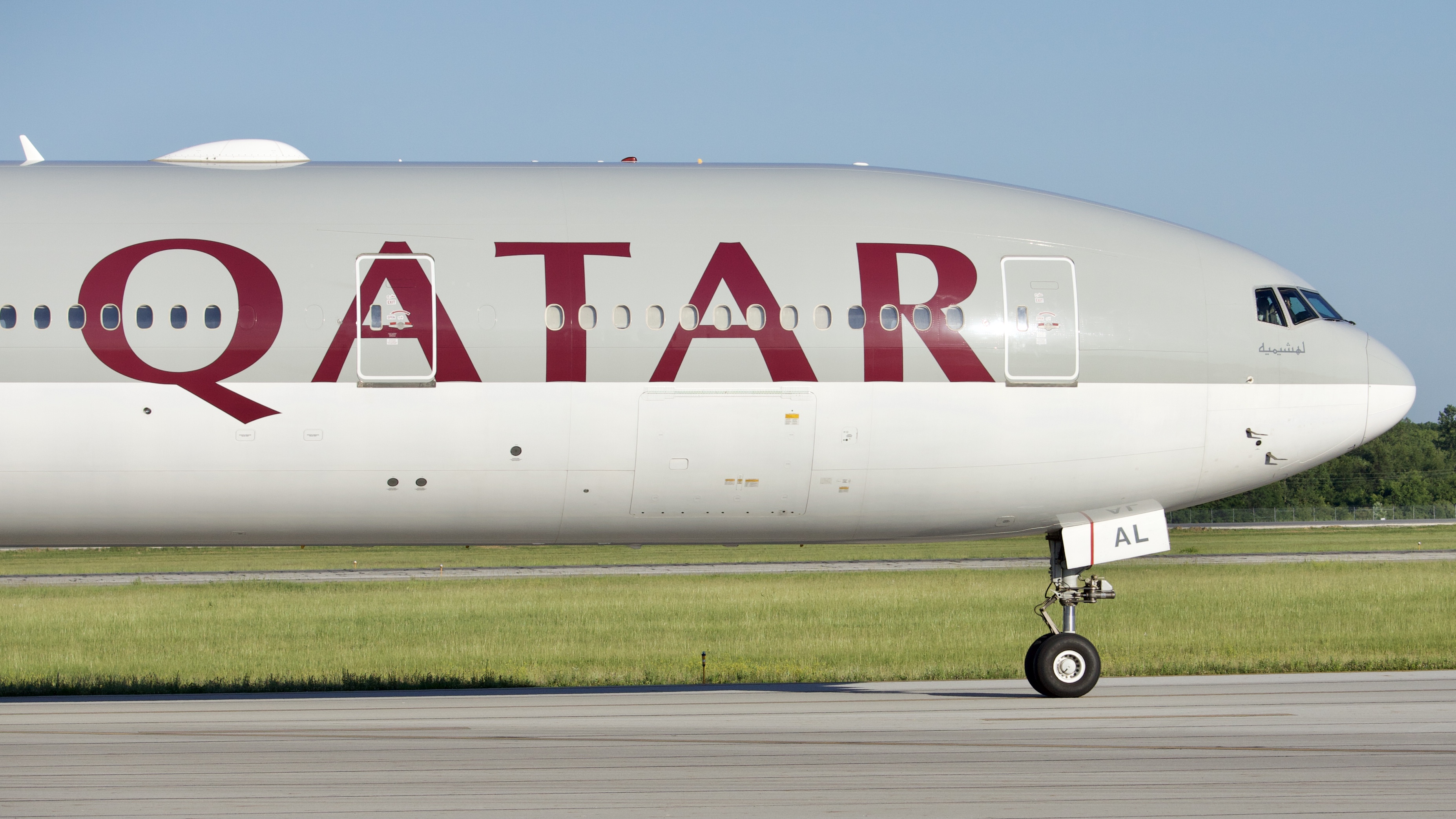 Full size: Qatar Airways Boeing 777-300ER A7-BAL at Rickenbacker International Airport