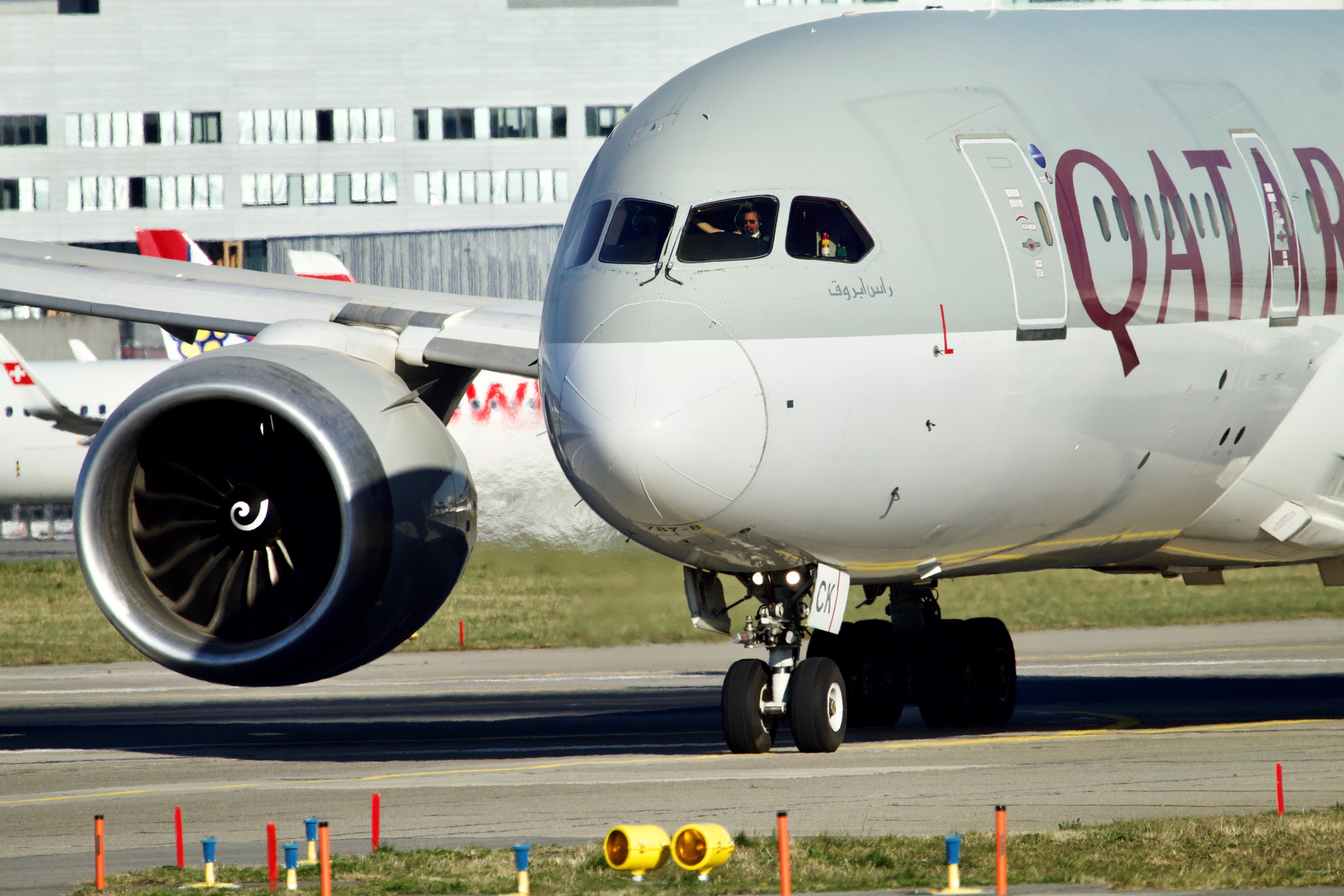 Full size: Qatar Airways Boeing 787-8 A7-BCK at Zurich-Kloten Airport