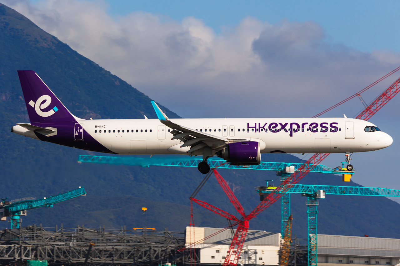 Full size: HK Express Airbus A321NEO B-KKC at Hong Kong International Airport
