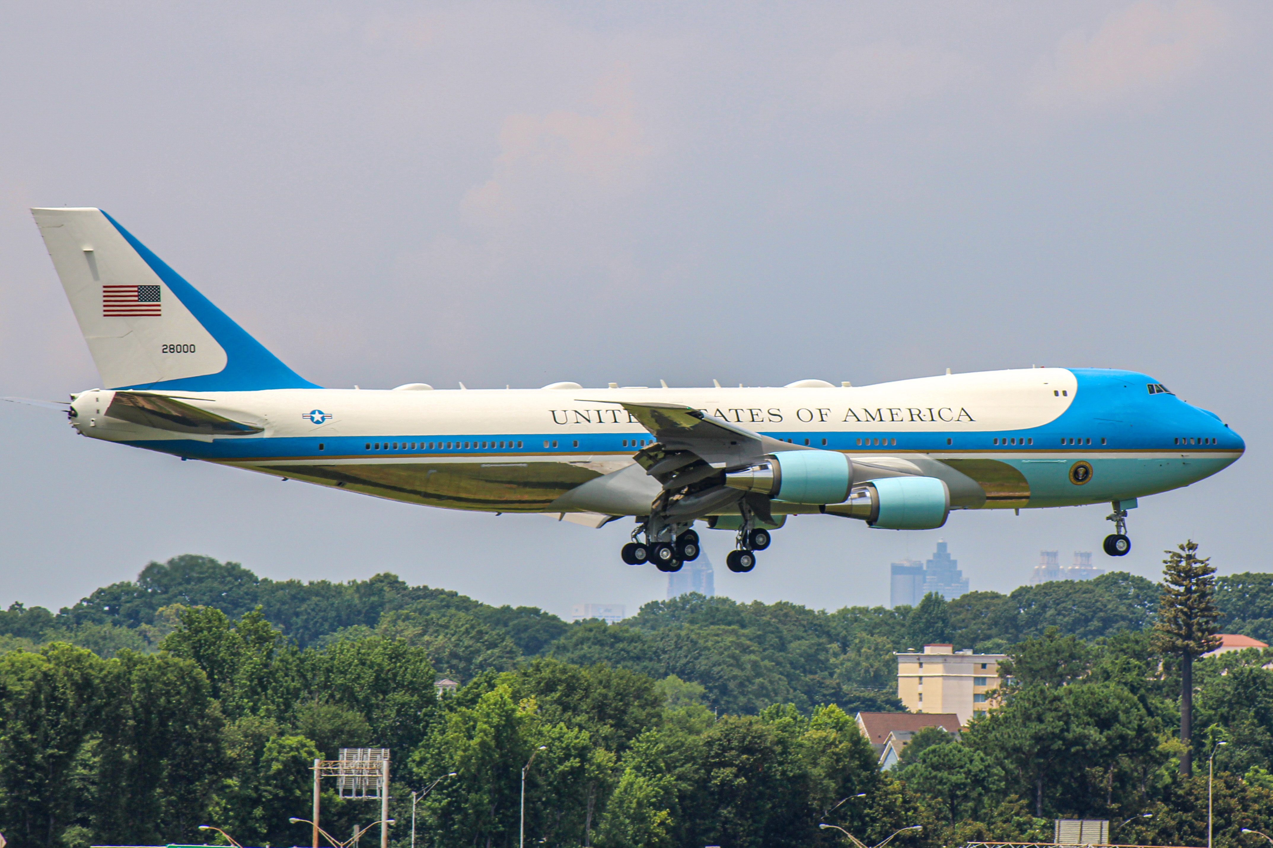 Full size: USAF - United States Air Force Boeing VC-25A 82-8000 at Hartsfield-Jackson Atlanta International Airport