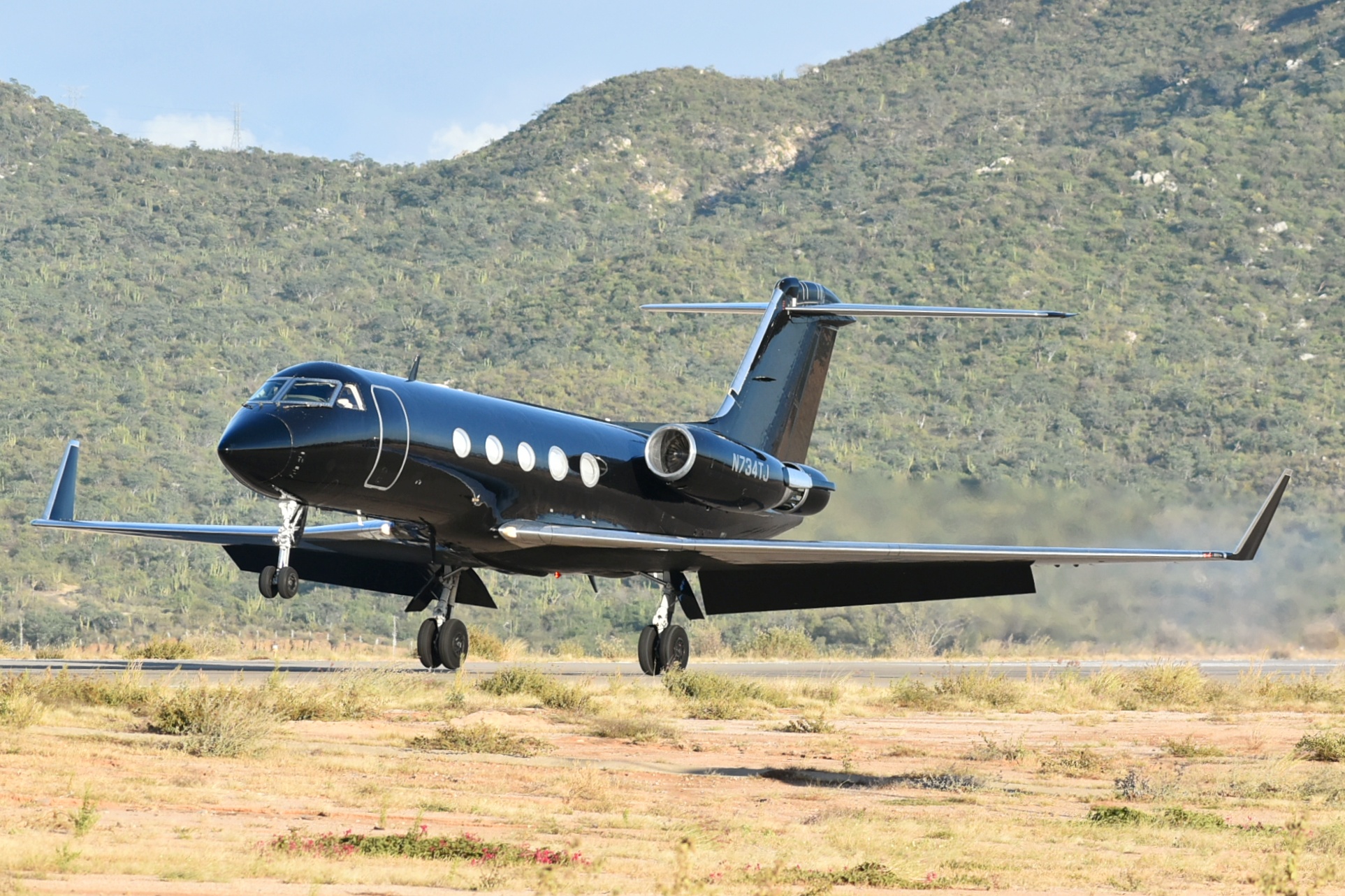 Full size: PRIVATE Gulfstream III N734TJ at Aeropuerto de Cabo San Lucas Internacional
