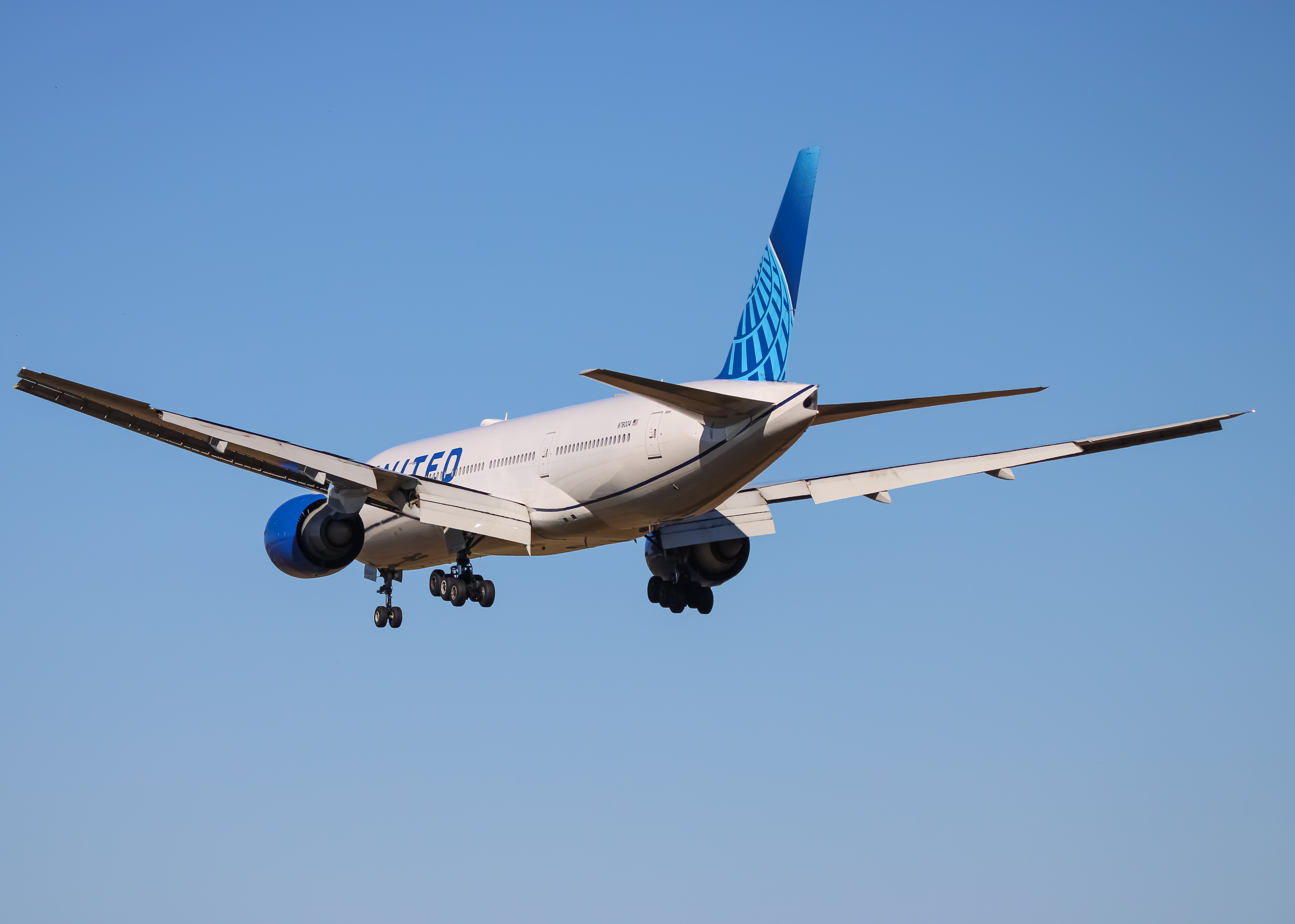 Full size: United Airlines Boeing 777-200ER N78004 at Washington Dulles International Airport