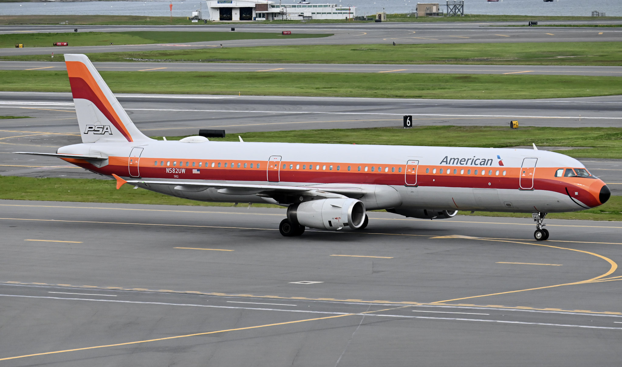 Full size: American Airlines Airbus A321-200 N582UW at General Edward Lawrence Logan International Airport