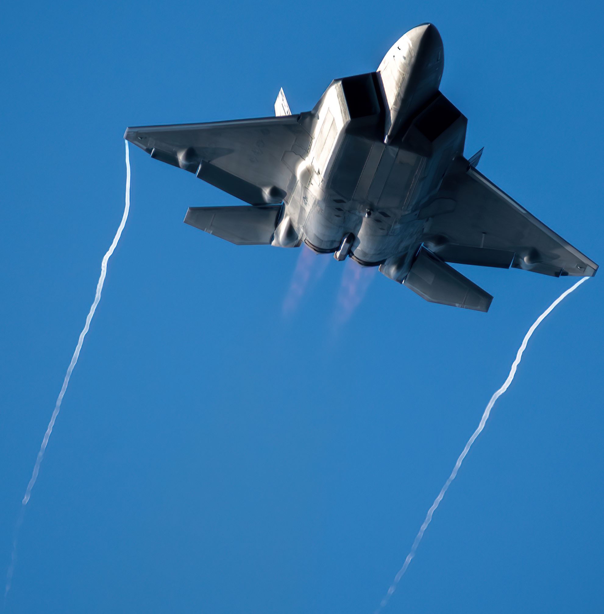 Full size: USAF - United States Air Force Lockheed Martin F-22 Raptor 08-4156 at Langley Air Force Base
