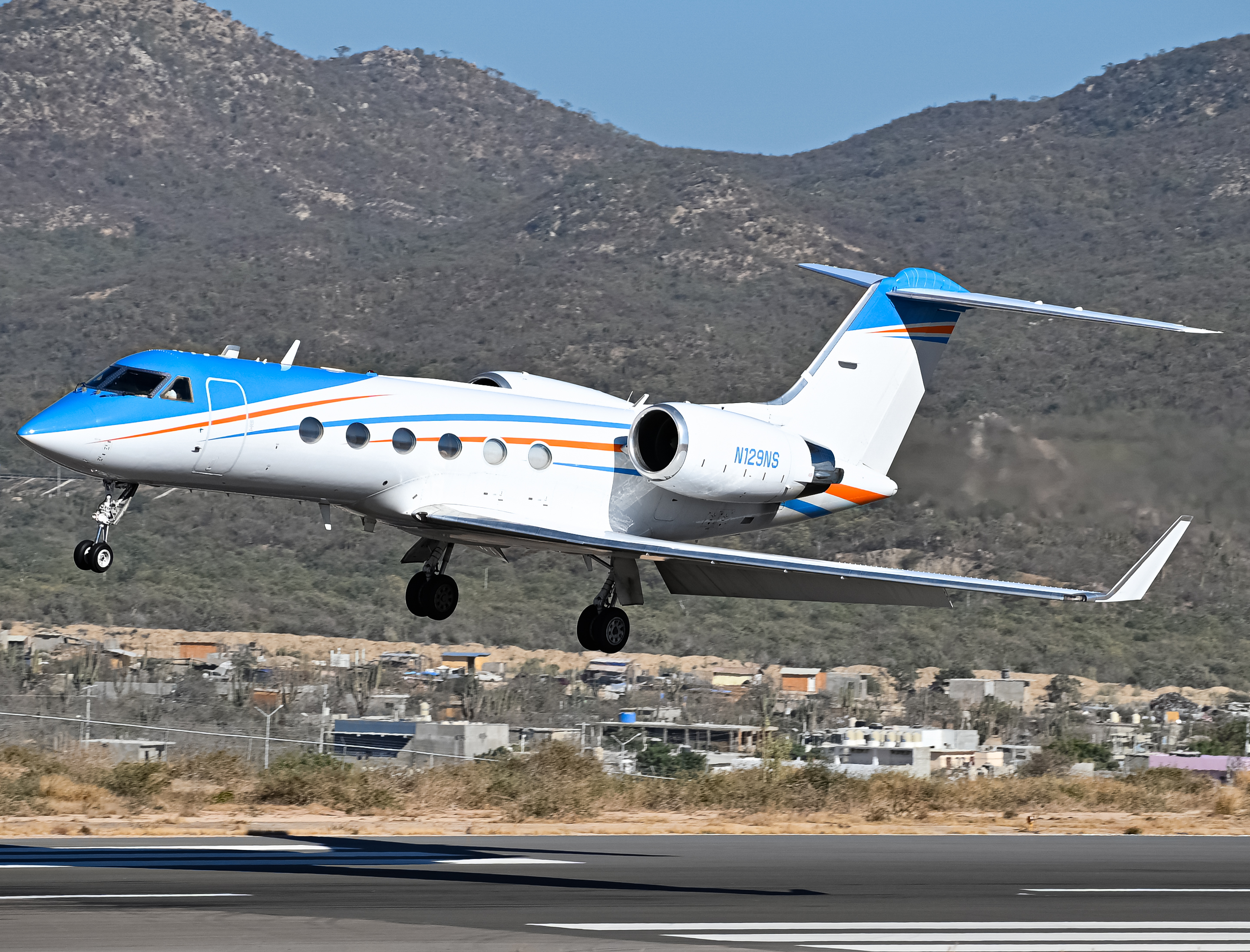 Full size: PRIVATE Gulfstream IV N129NS at Aeropuerto de Cabo San Lucas Internacional