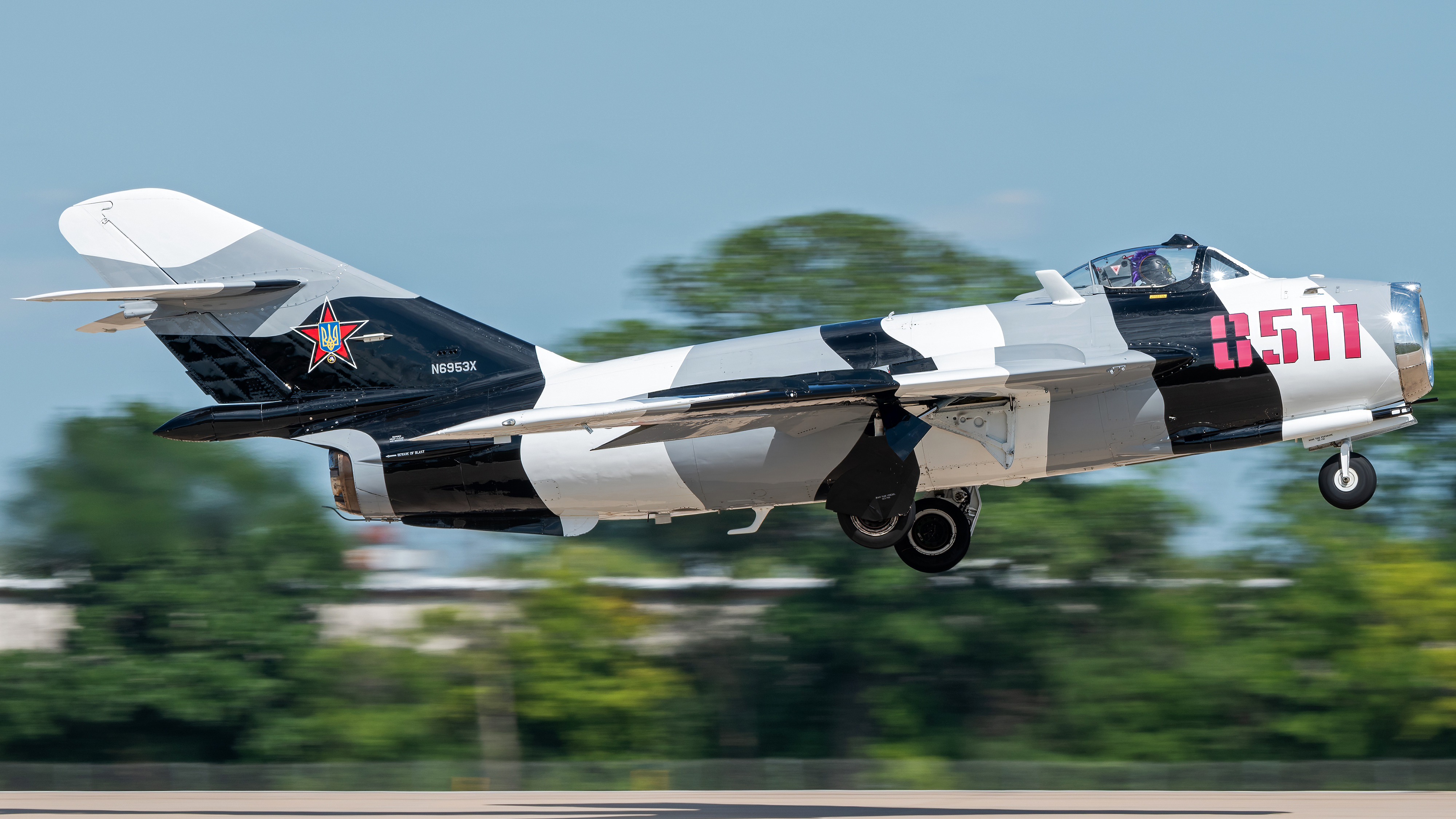 Full size: PRIVATE Mikoyan-Gurevich MiG-17 N6953X at Wittman Regional Airport