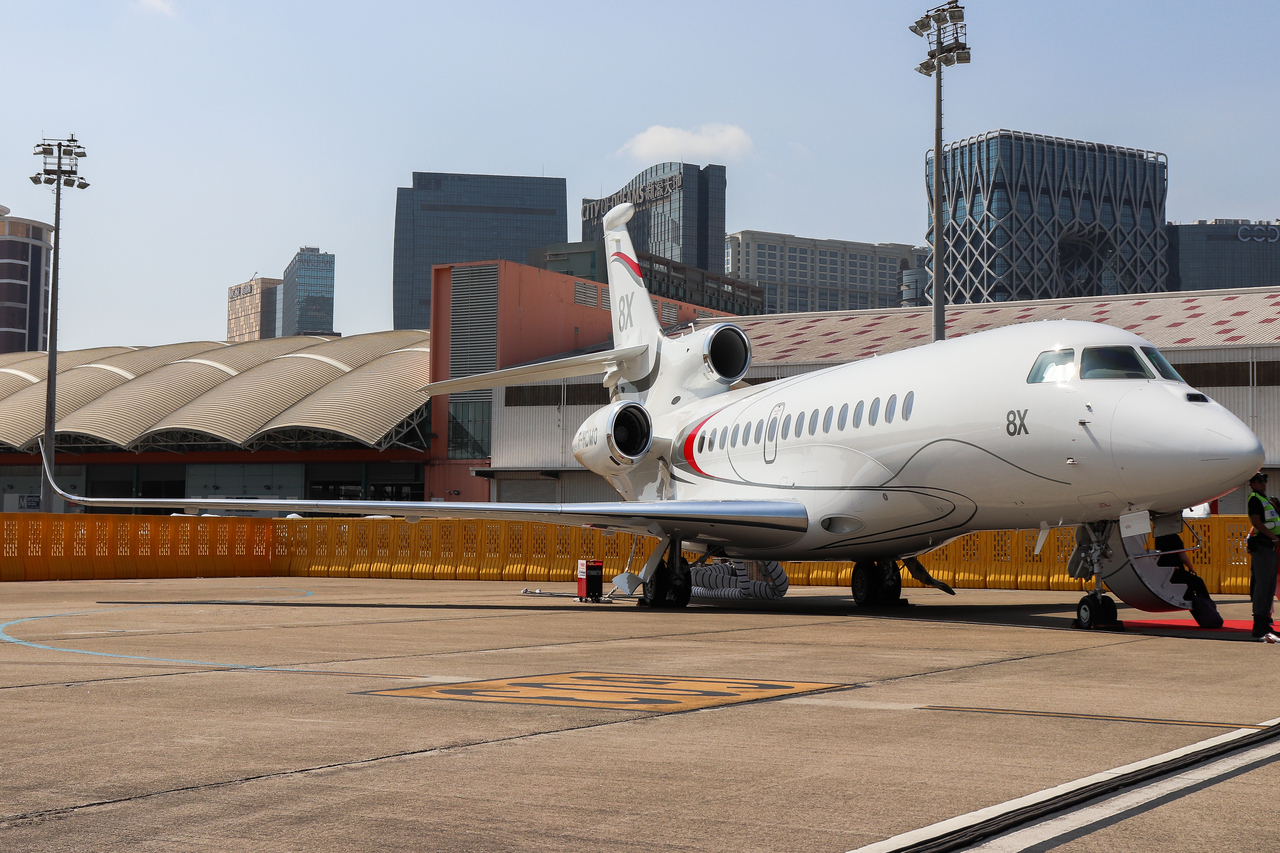 Full size: PRIVATE Dassault Falcon 8X F-HDMO at Macau International Airport