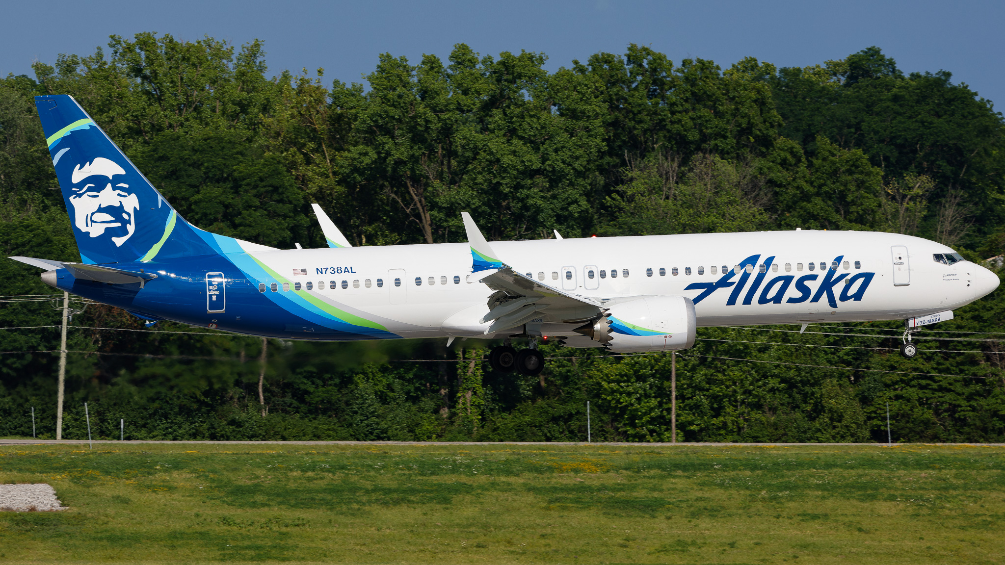 Full size: Alaska Airlines Boeing 737 MAX 8 N738AL at Cincinnati/Northern Kentucky International Airport
