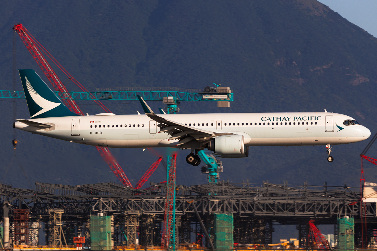 Full size: Cathay Pacific Airbus A321NEO B-HPD at Hong Kong International Airport