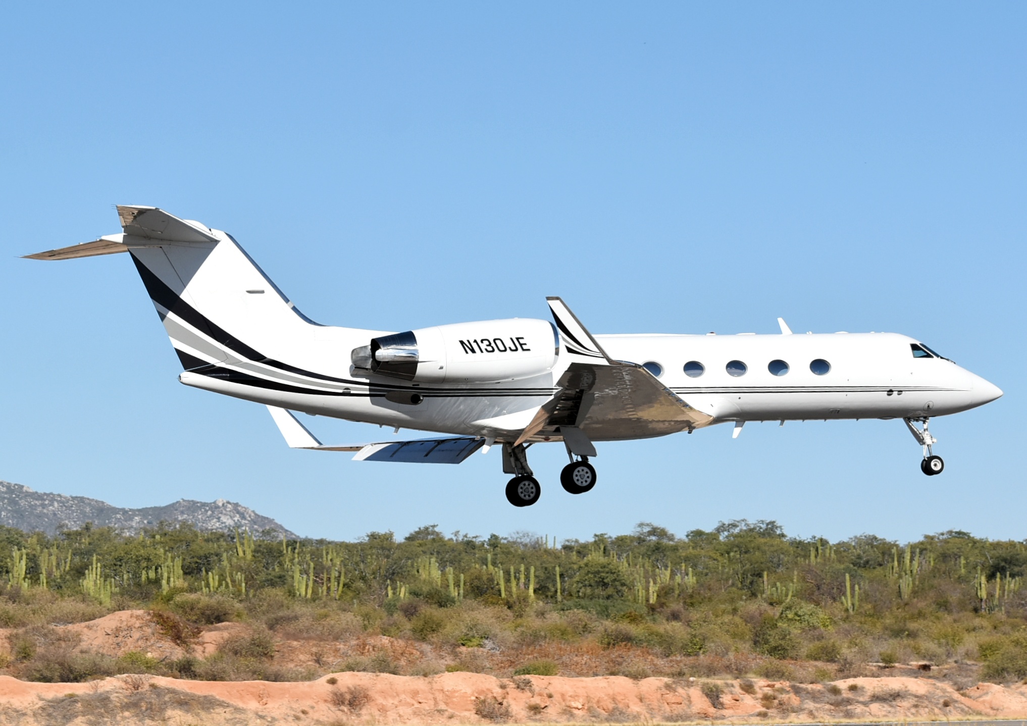 Full size: PRIVATE Gulfstream IV N130JE at Aeropuerto de Cabo San Lucas Internacional