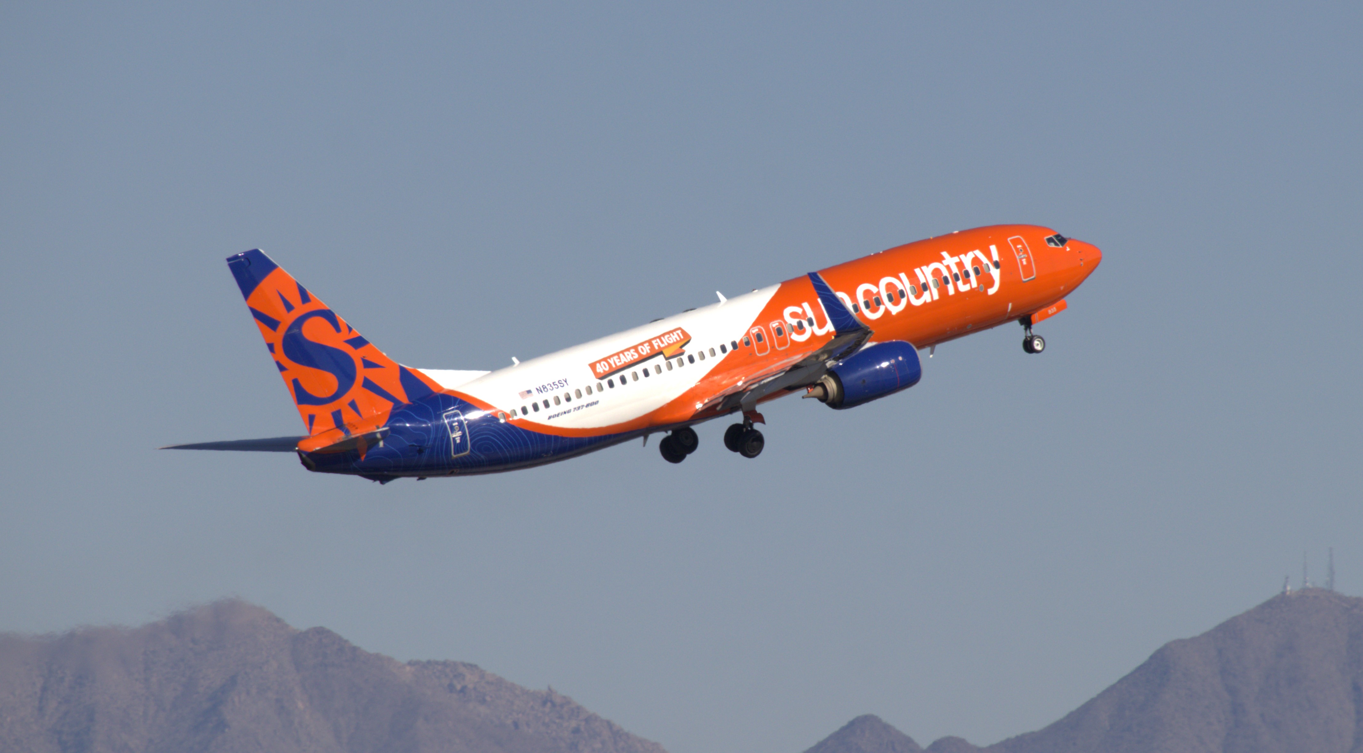 Full size: Sun Country Airlines Boeing 737-800 N835SY at Phoenix Sky Harbor International Airport