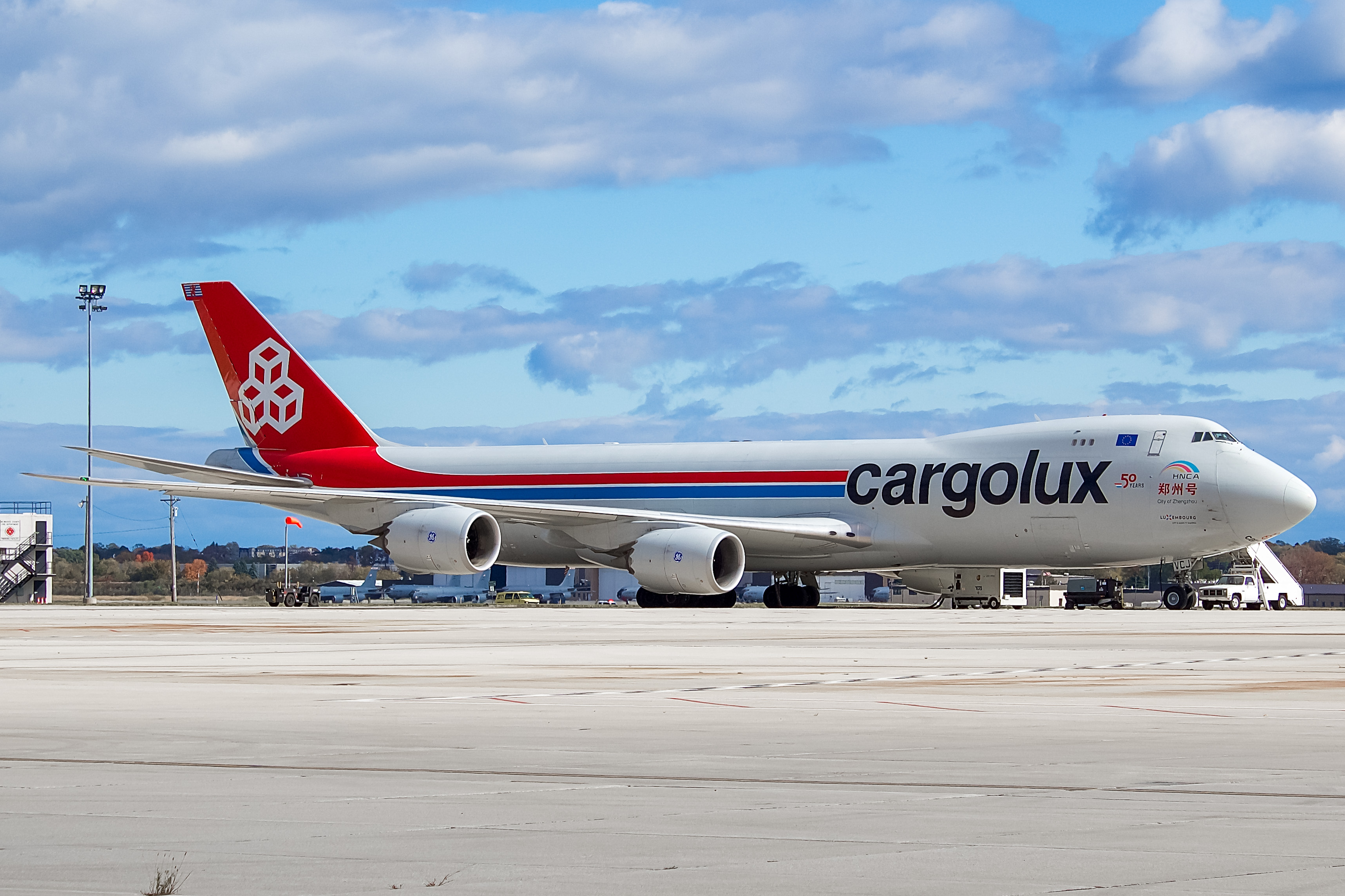 Full size: Cargolux Boeing 747-8F LX-VCJ at General Mitchell International Airport
