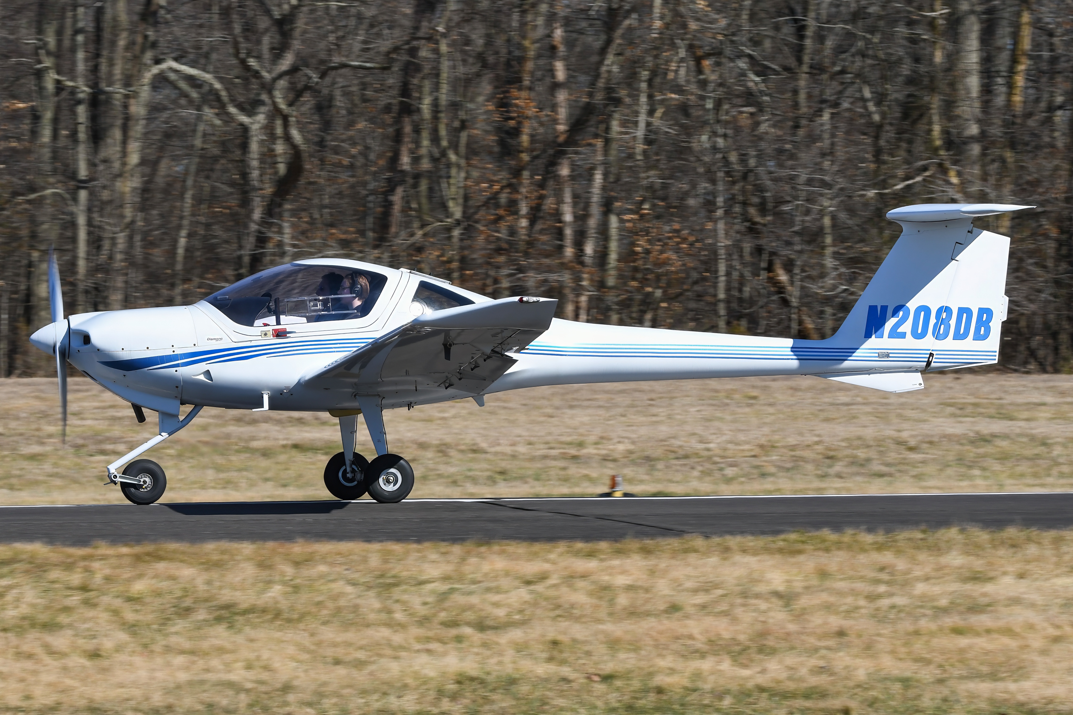Full size: PRIVATE Diamond DA-20 N208DB at Flying W Airport