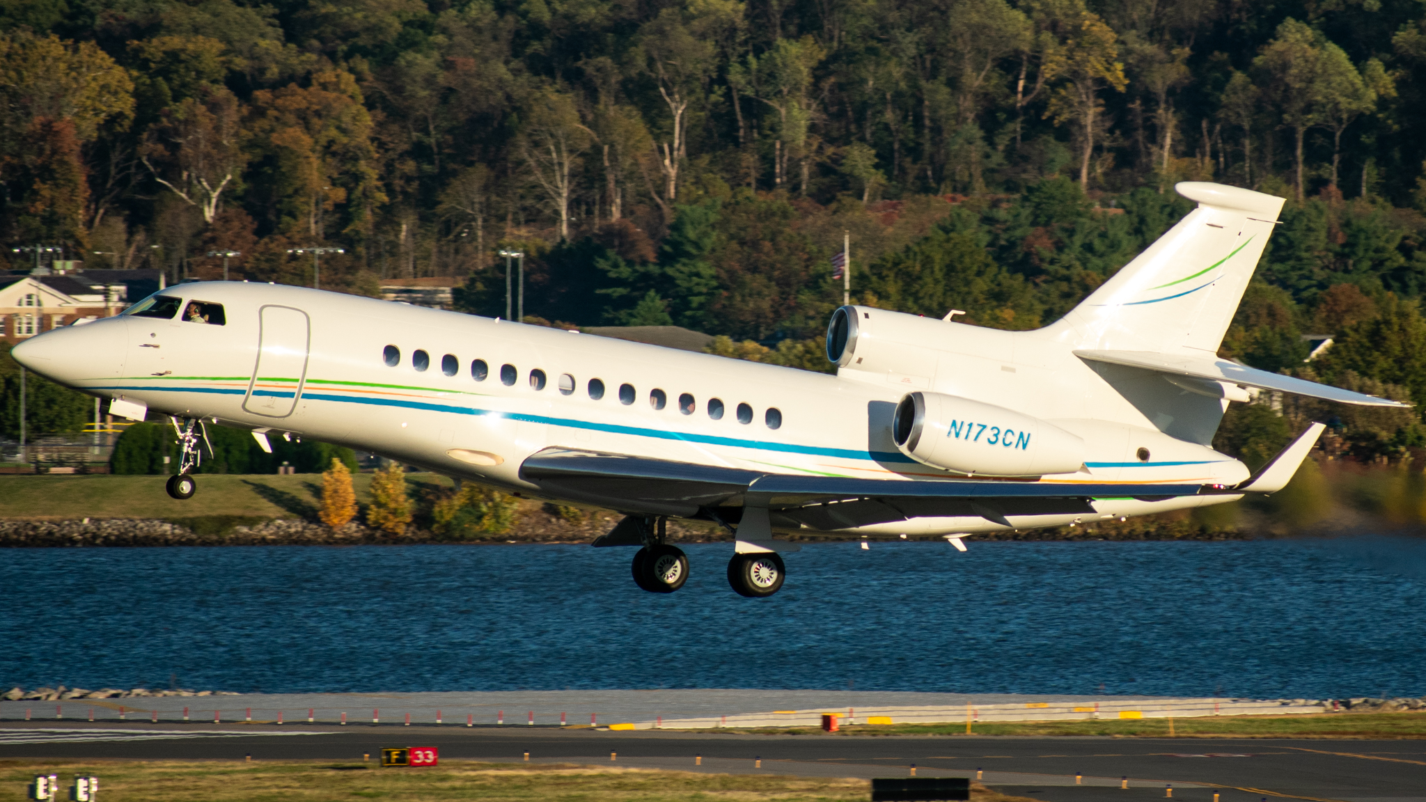 Full size: PRIVATE Dassault Falcon 7X N173CN at Ronald Reagan National Airport