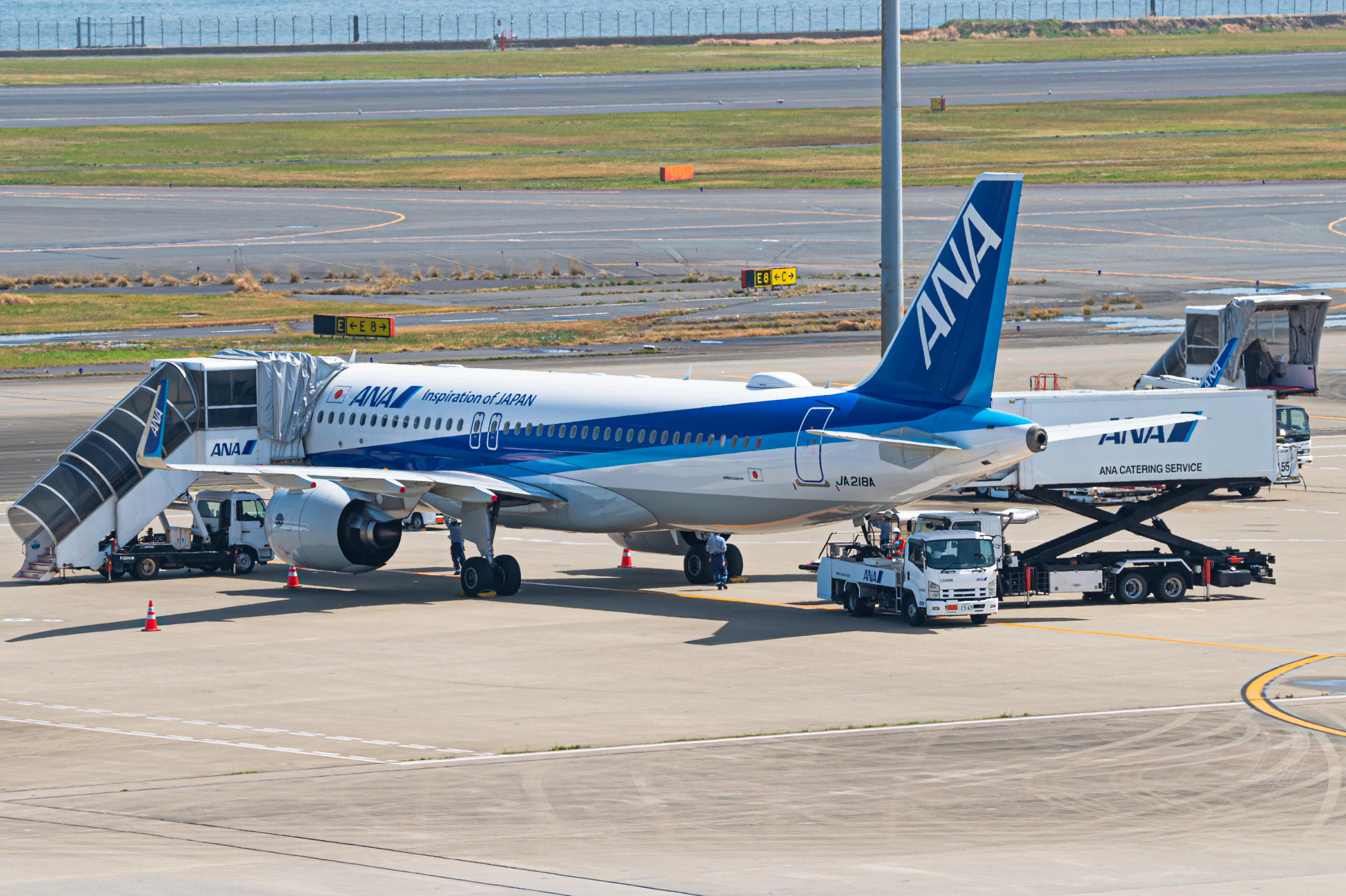 Full size: All Nippon Airways Airbus A320NEO JA218A at Tokyo-Haneda Airport