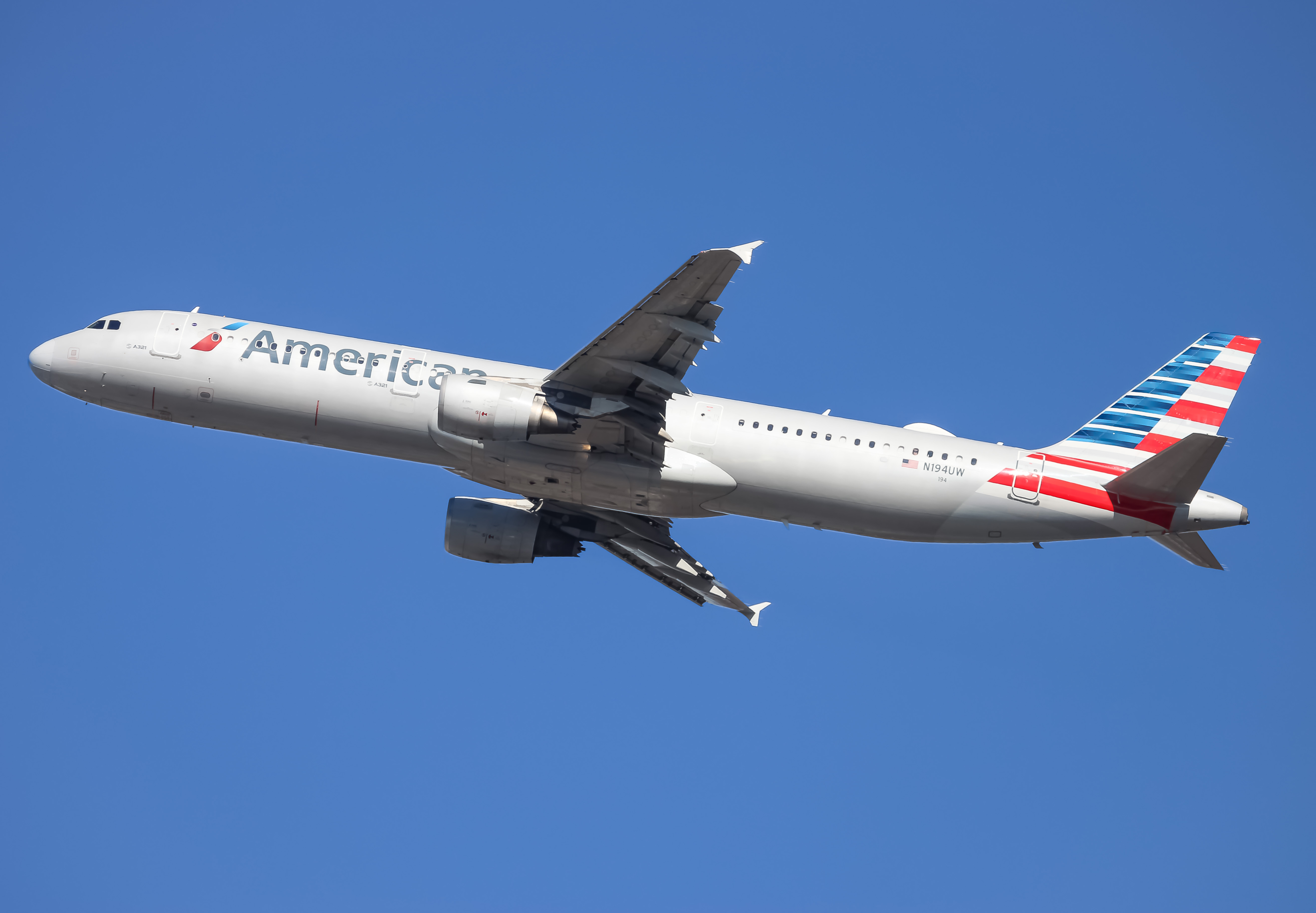 Full size: American Airlines Airbus A321-200 N194UW at Baltimore/Washington International Thurgood Marshall Airport