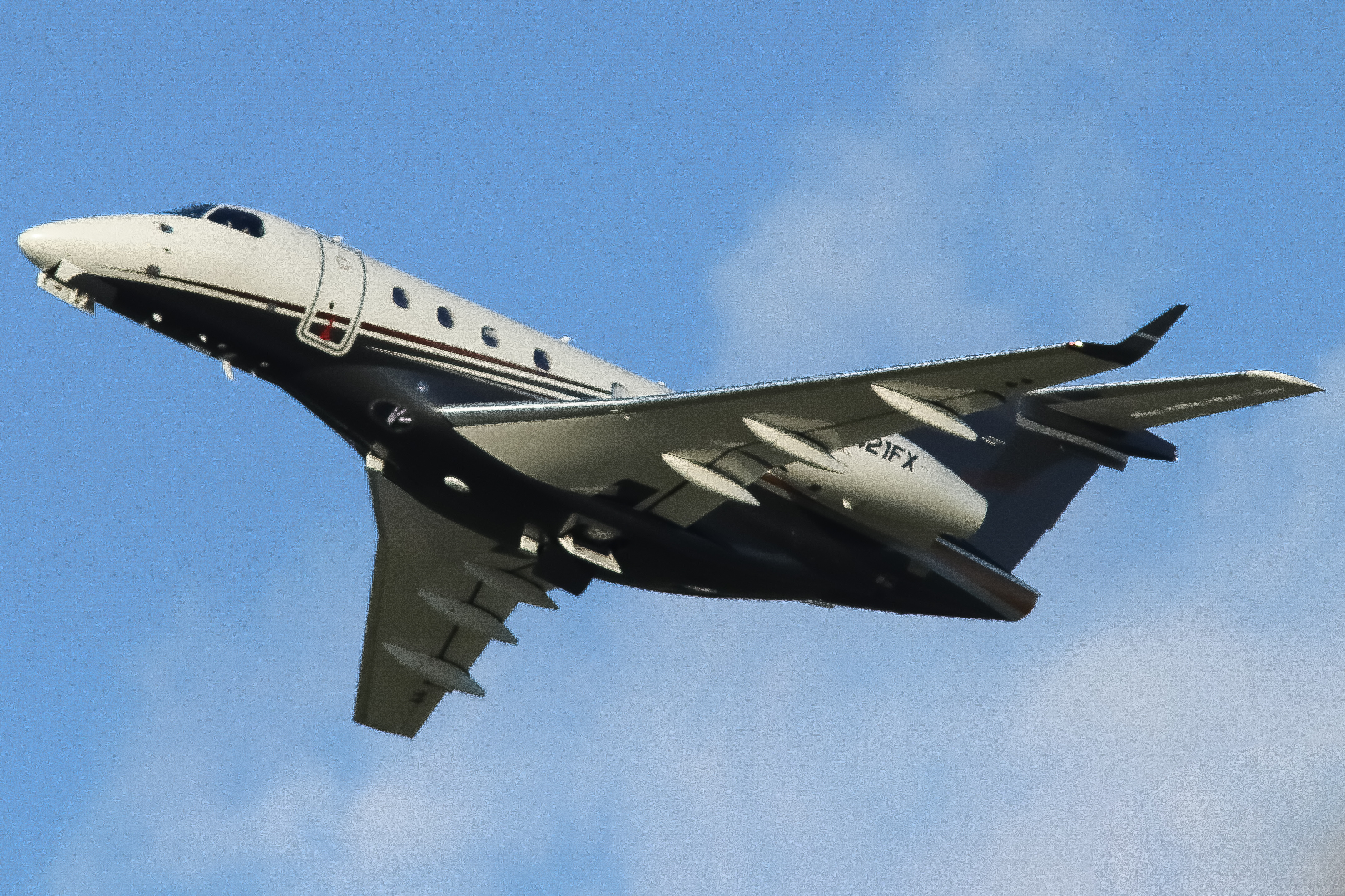 Full size: Flexjet  Embraer Legacy 450 N421FX at Lancaster Airport