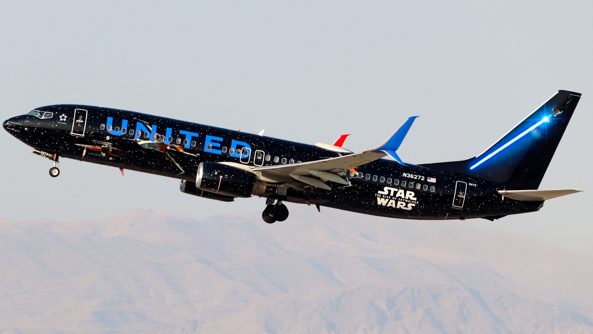 Full size: United Airlines Boeing 737-800 N36272 at Harry Reid International Airport