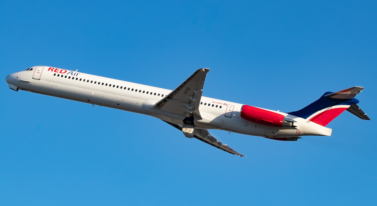 Full size: RedAir McDonnell Douglas MD-82 HI1066 at Miami International Airport