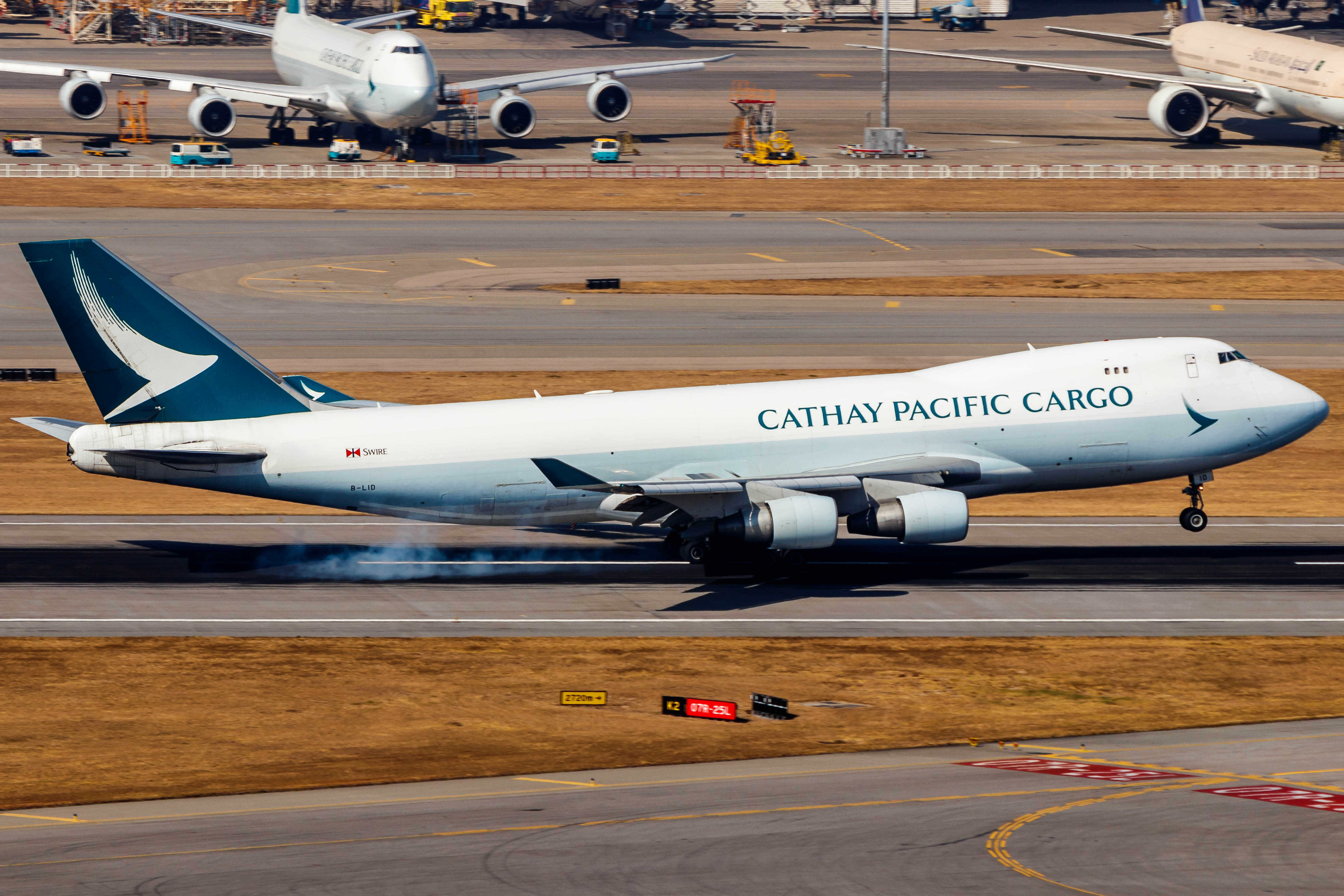 Full size: Cathay Pacific Boeing 747-400ER B-LID at Hong Kong International Airport