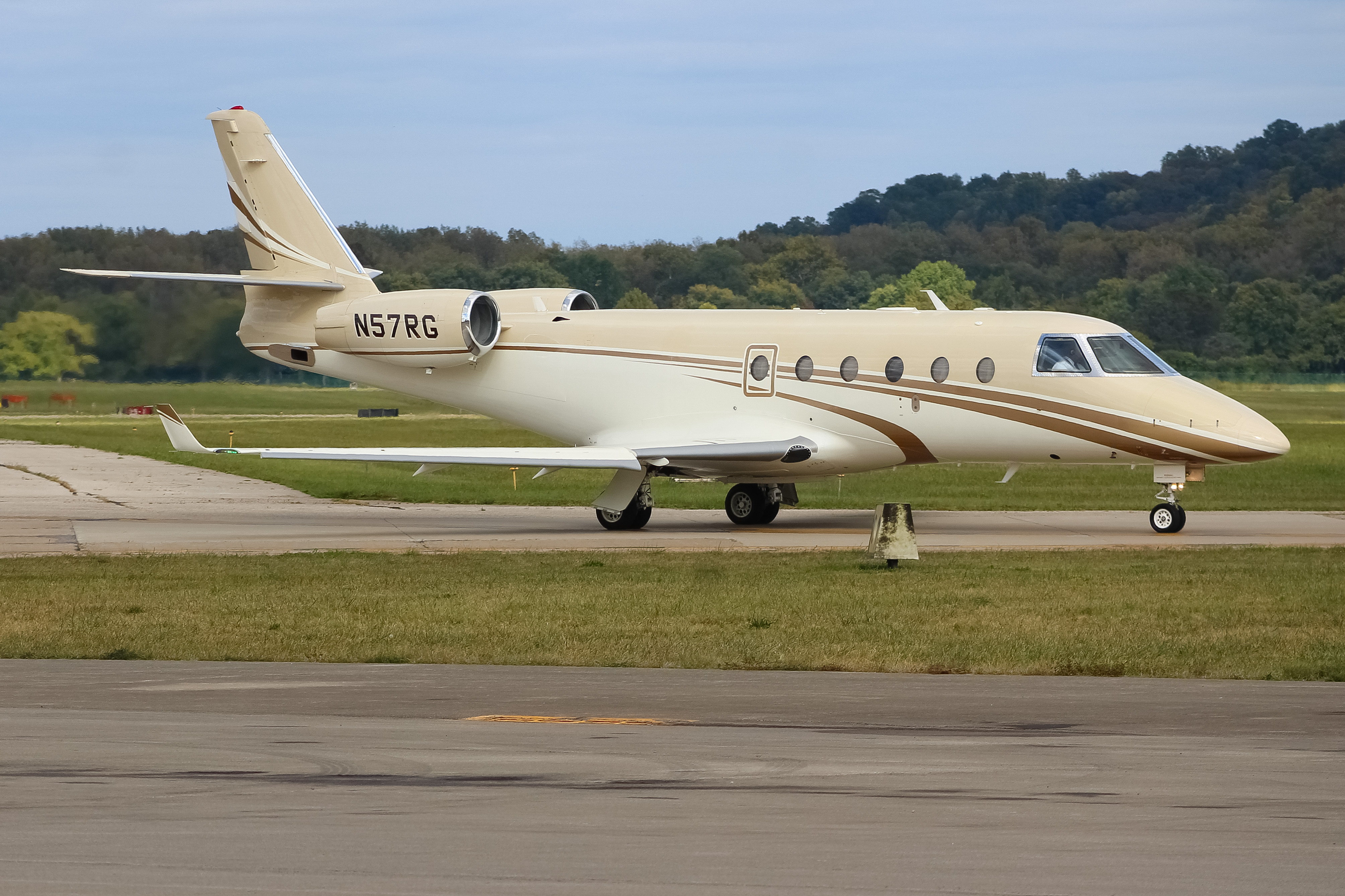Full size: PRIVATE  Gulfstream G150 N57RG at Cincinnati Municipal Airport/Lunken Field