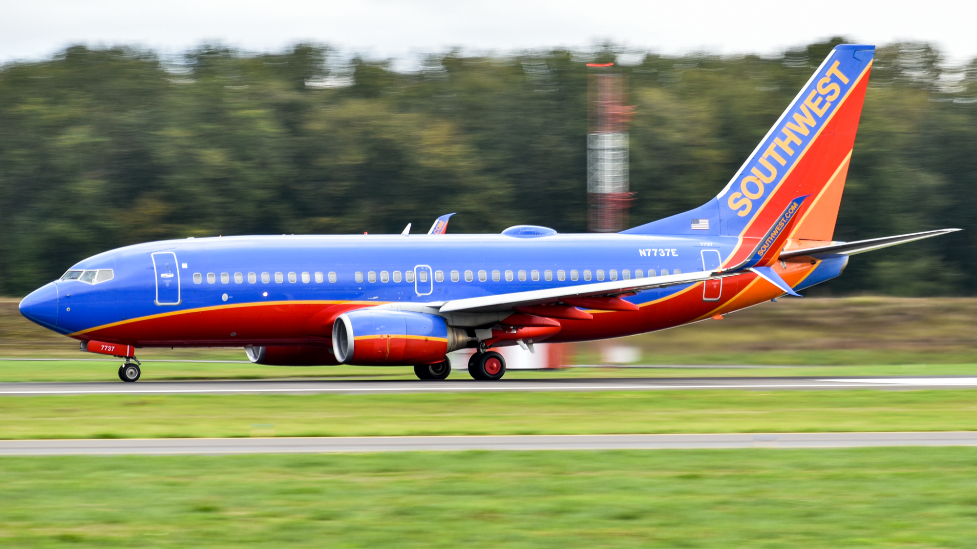Full size: Southwest Airlines Boeing 737-700 N7737E at Portland International Airport