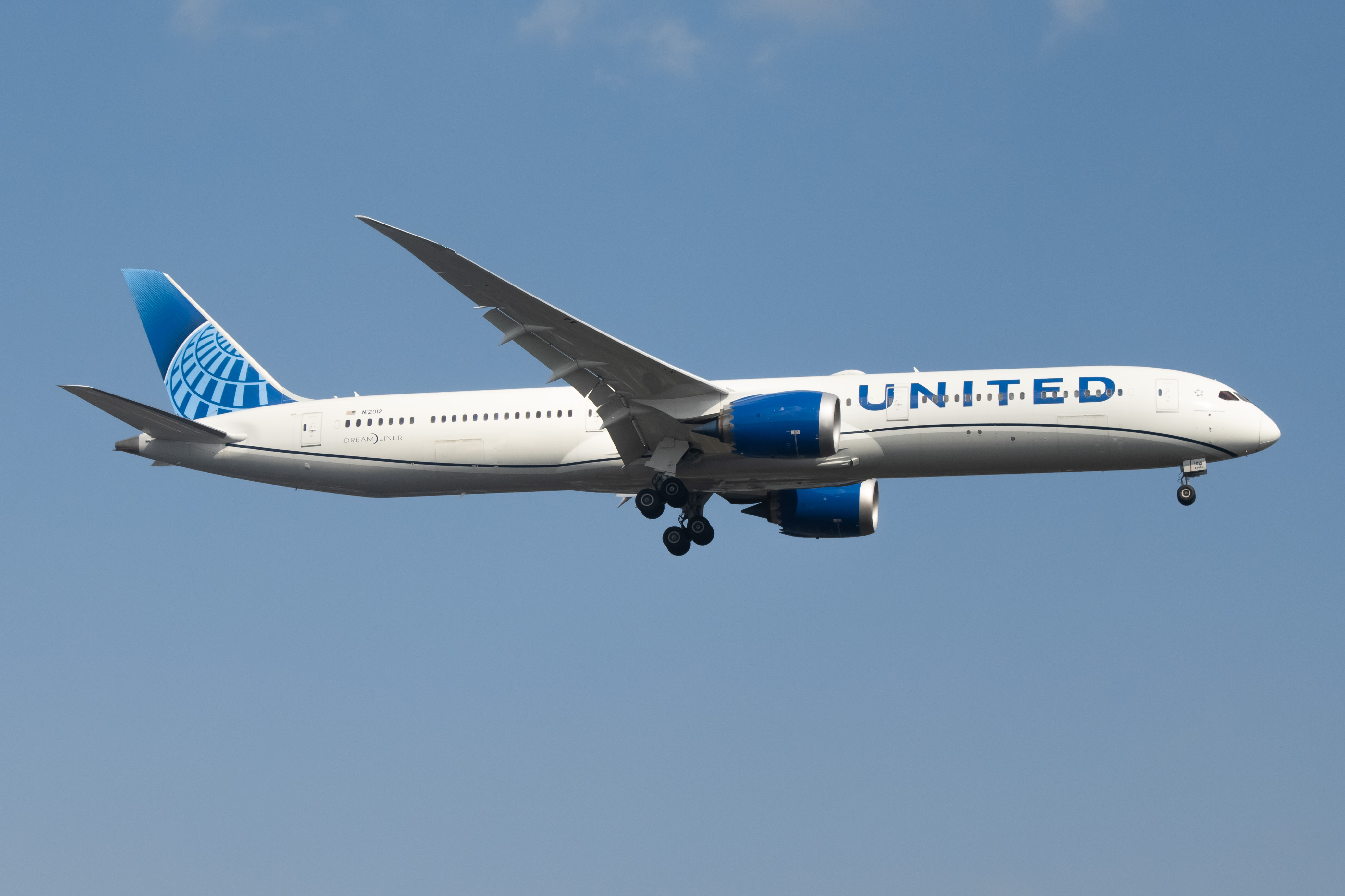 Full size: United Airlines Boeing 787-10 N12012 at Newark Liberty International Airport