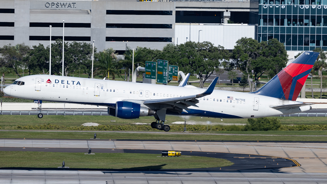 Full size: Delta Airlines Boeing 757-200 N6710E at Tampa International Airport