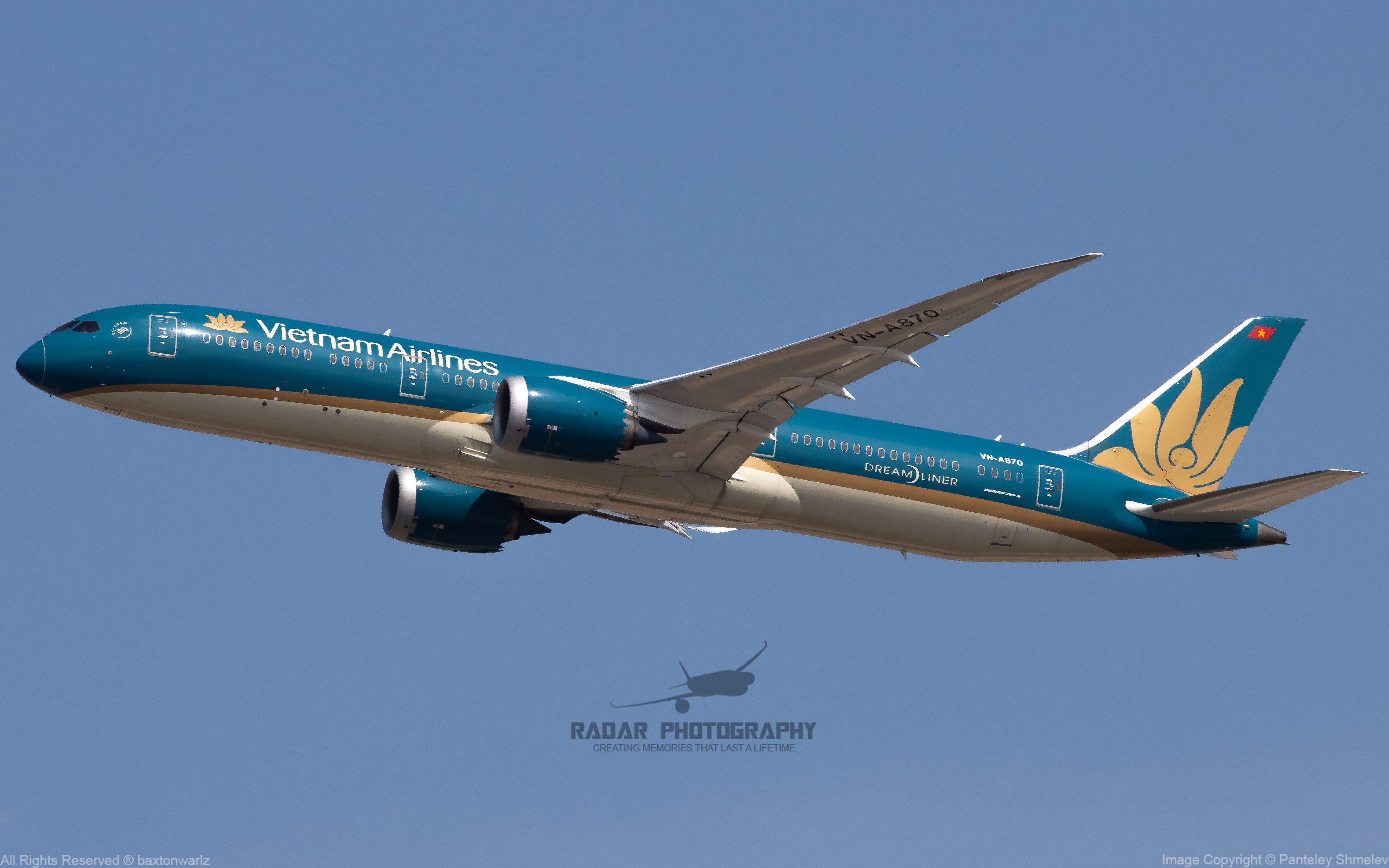 Full size: Vietnam Airlines Boeing 787-9 VN-A870 at Singapore-Changi Airport