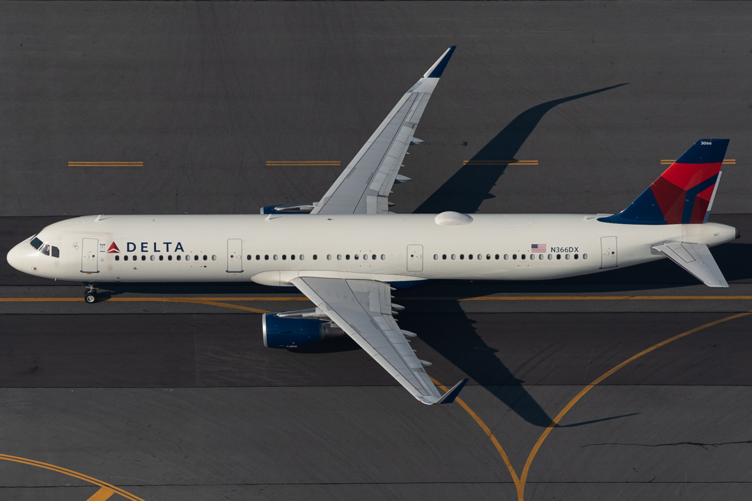 Full size: Delta Airlines Airbus A321-200 N366DX at General Edward Lawrence Logan International Airport