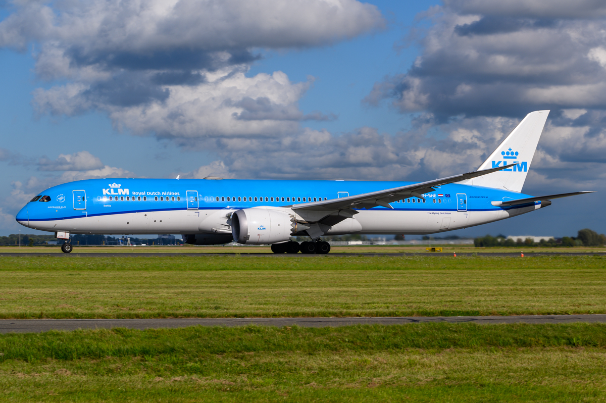 Full size: KLM Boeing 787-9 PH-BHE at Amsterdam Schiphol Airport