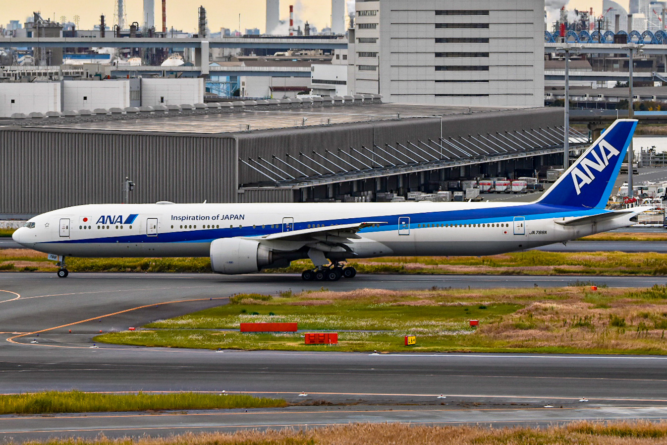 Full size: All Nippon Airways Boeing 777-300ER JA788A at Tokyo-Haneda Airport