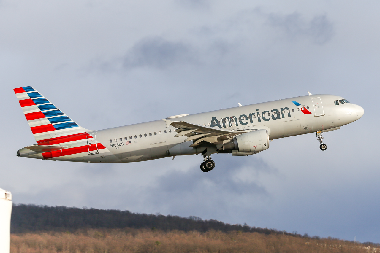 Full size: American Airlines Airbus A320 N103US at Avoca Wilkes-Barre/Scranton International Airport