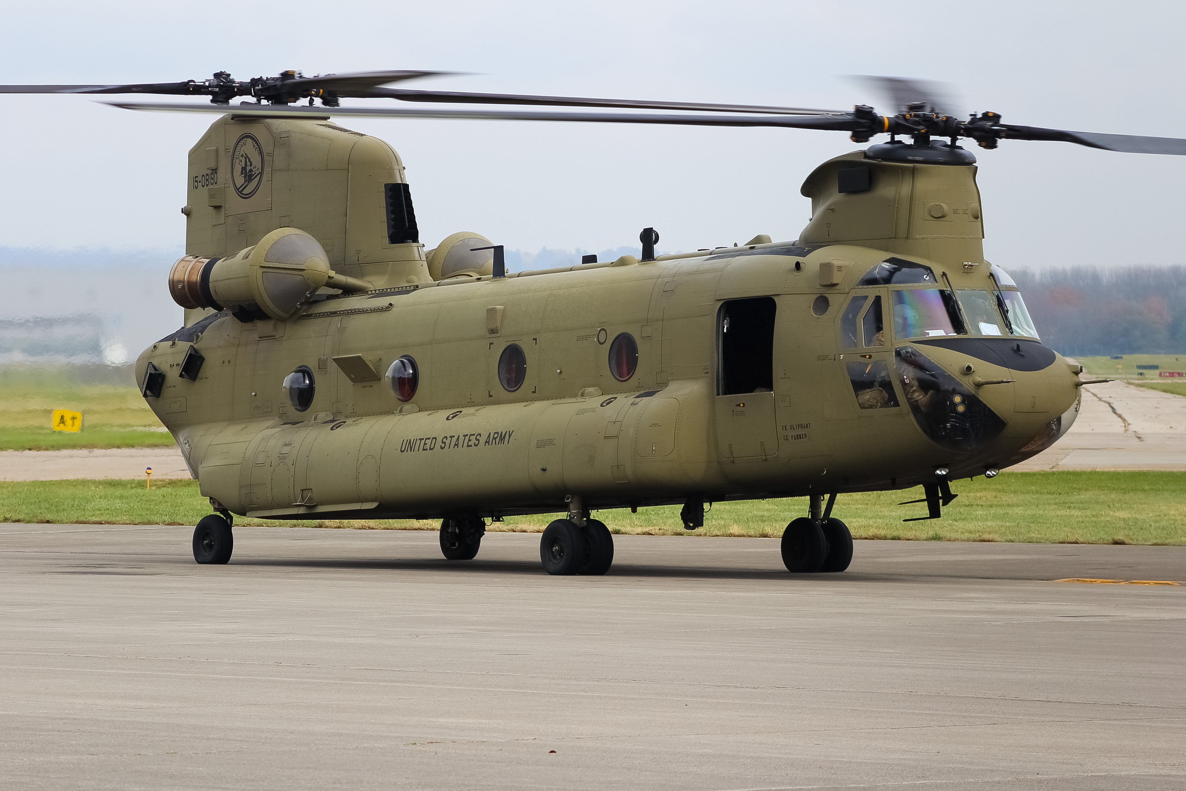 Full size: USA - United States Army Boeing CH-47 Chinook 15-08190 at Cincinnati Municipal Airport/Lunken Field