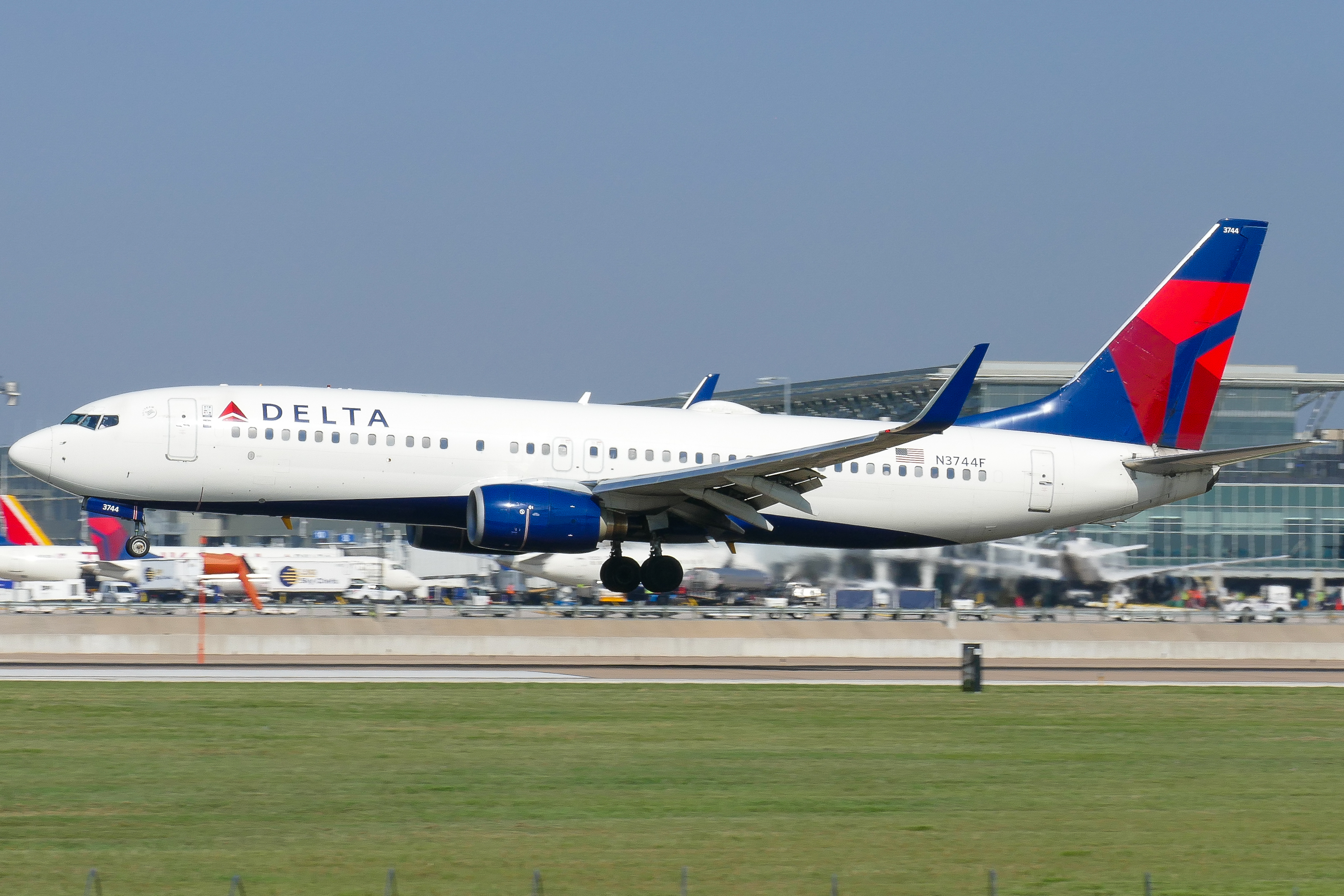 Full size: Delta Airlines Boeing 737-800 N3744F at Austin-Bergstrom International Airport