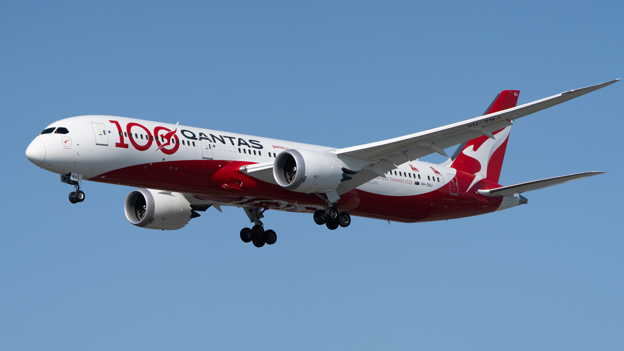 Full size: Qantas Airways Boeing 787-9 VH-ZNJ at Vancouver International Airport