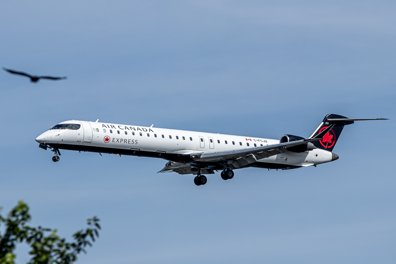 Full size: Air Canada Express Mitsubishi CRJ-900 C-FCJZ at Ronald Reagan National Airport
