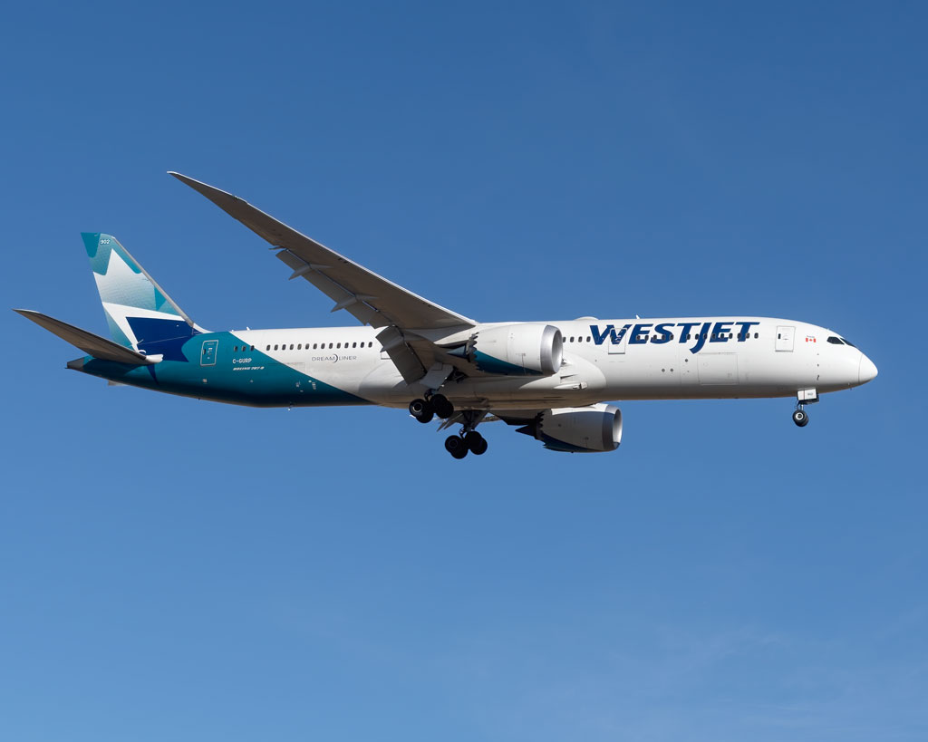 Full size: WestJet Boeing 787-9 C-GURP at Calgary International Airport