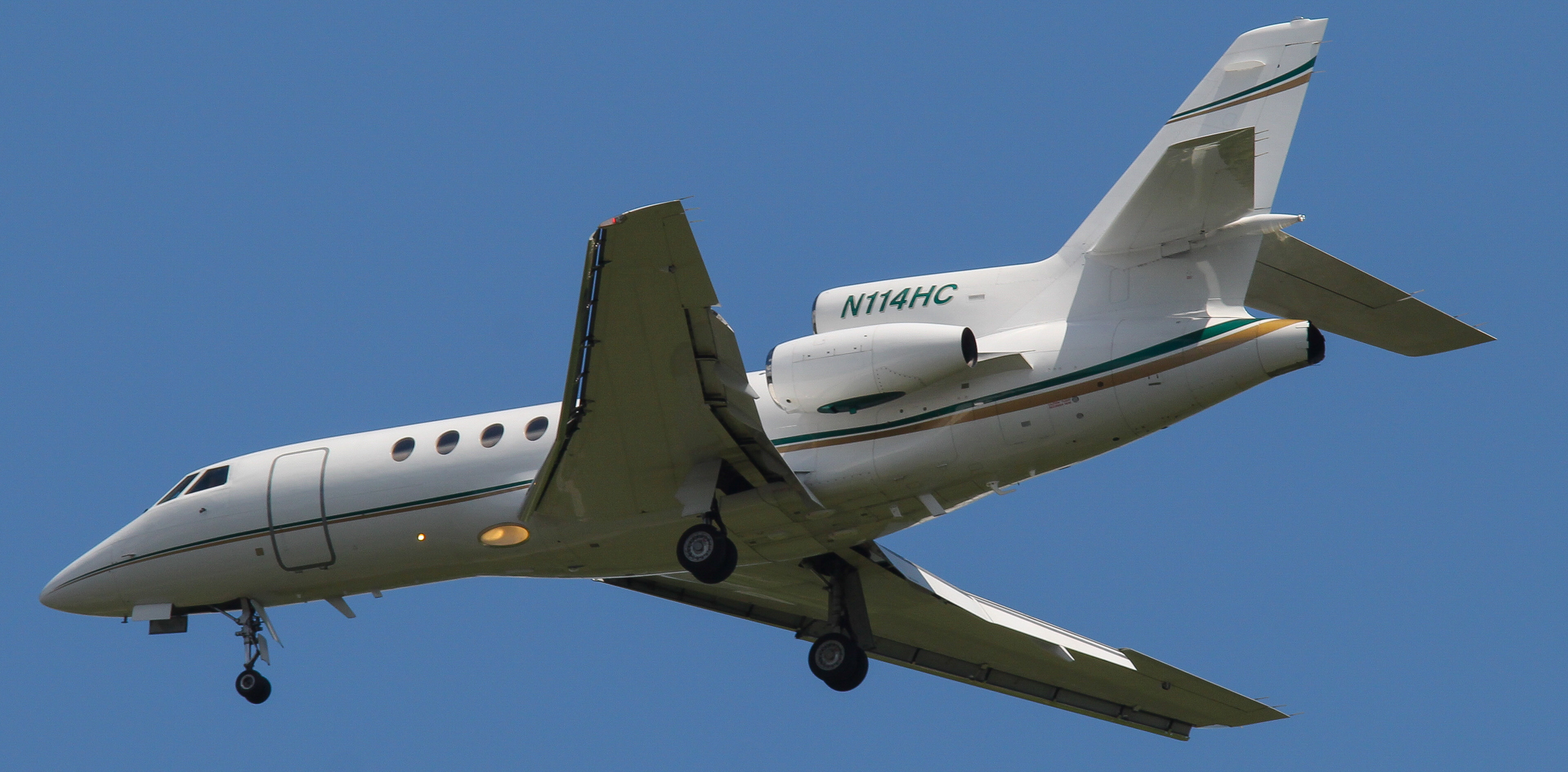Full size: PRIVATE Dassault Falcon 50 N114HC at Harrisburg International Airport