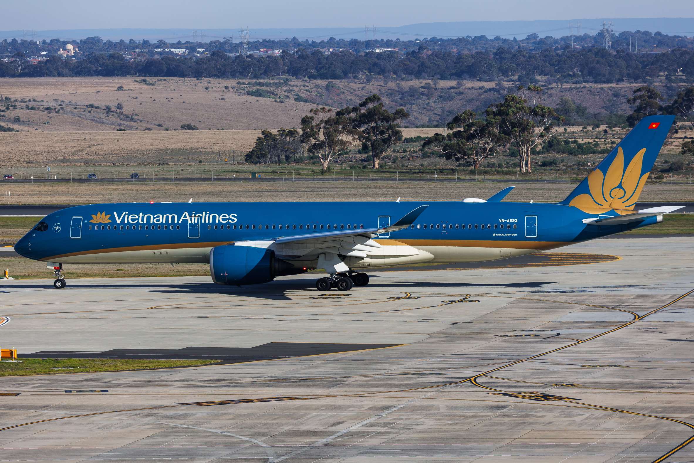 Full size: Vietnam Airlines Airbus A350-900 VN-A892 at Melbourne Airport
