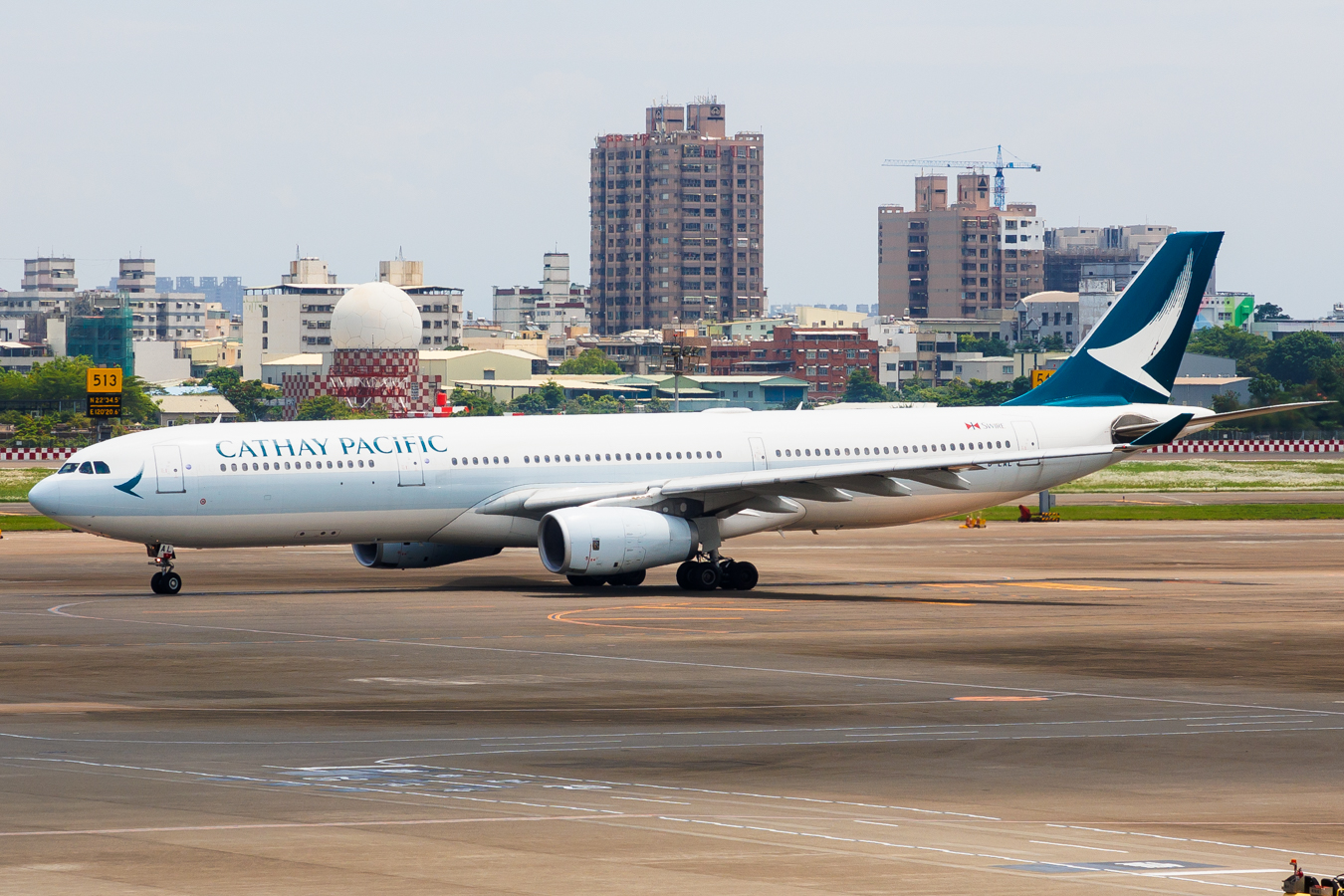 Full size: Cathay Pacific Airbus A330-300 B-LAL at Kaohsiung International Airport