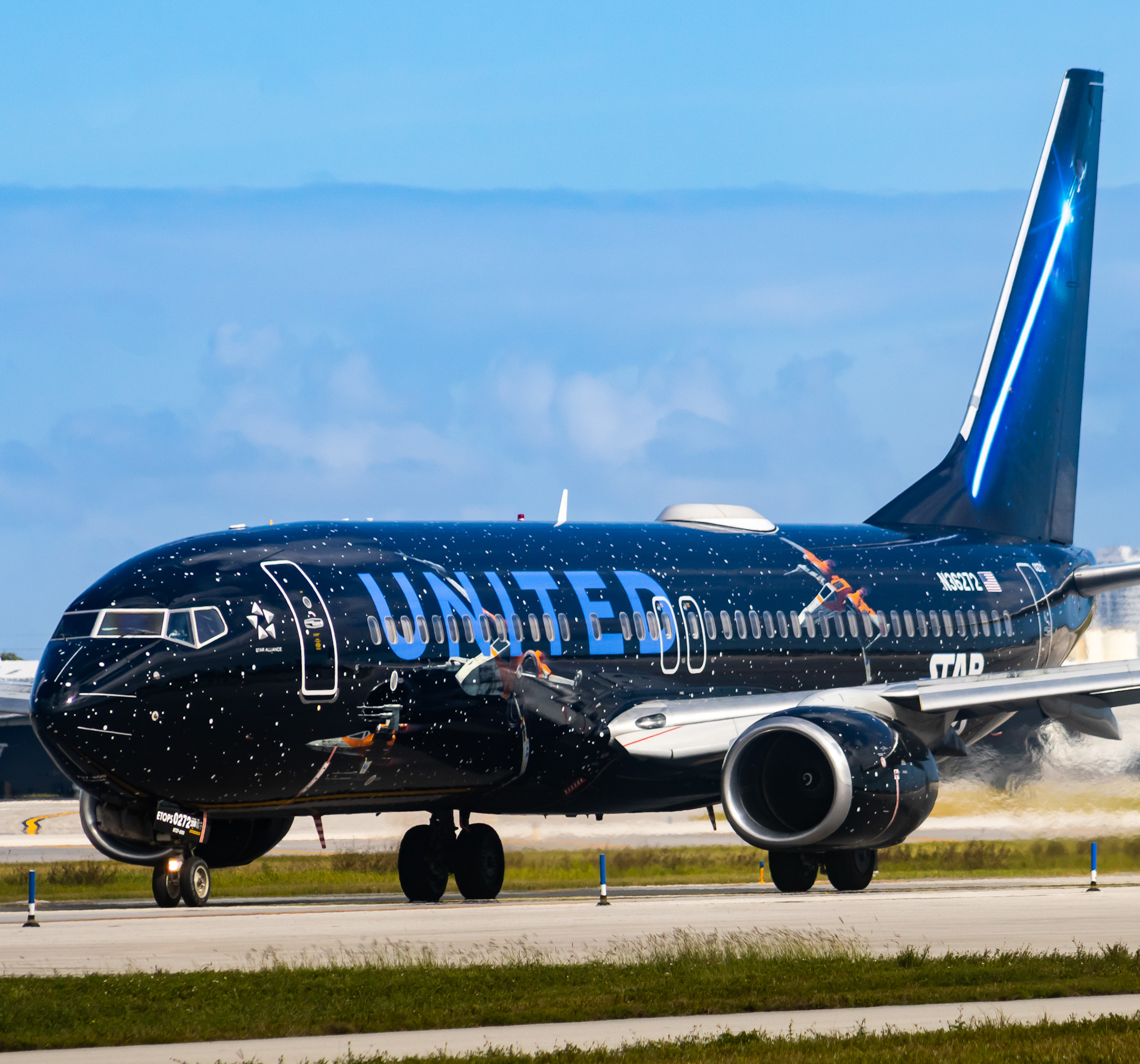 Full size: United Airlines Boeing 737-800 N36272 at Fort Lauderdale/Hollywood International Airport