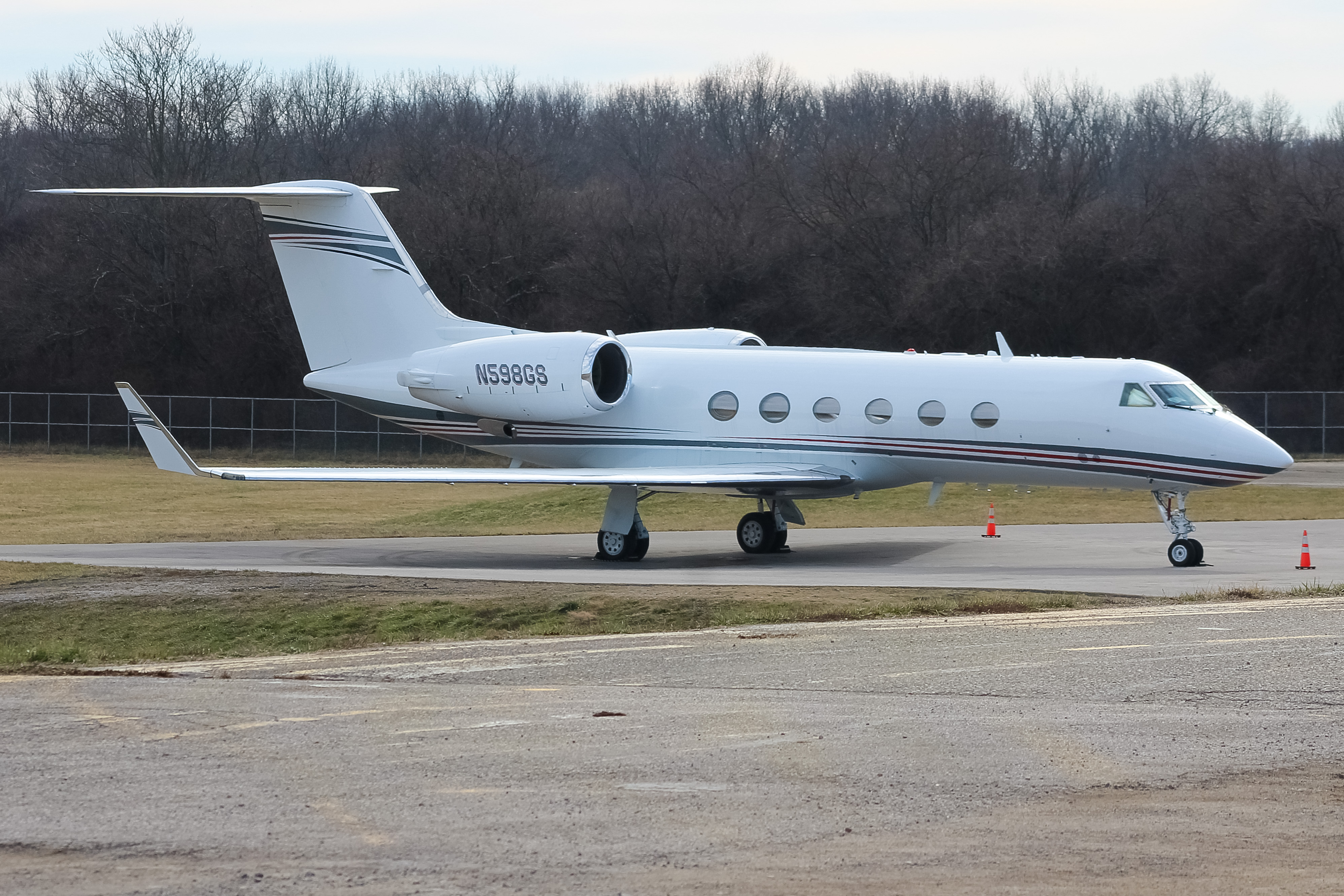 Full size: PRIVATE  Gulfstream G-IV N598GS at Cincinnati Municipal Airport/Lunken Field