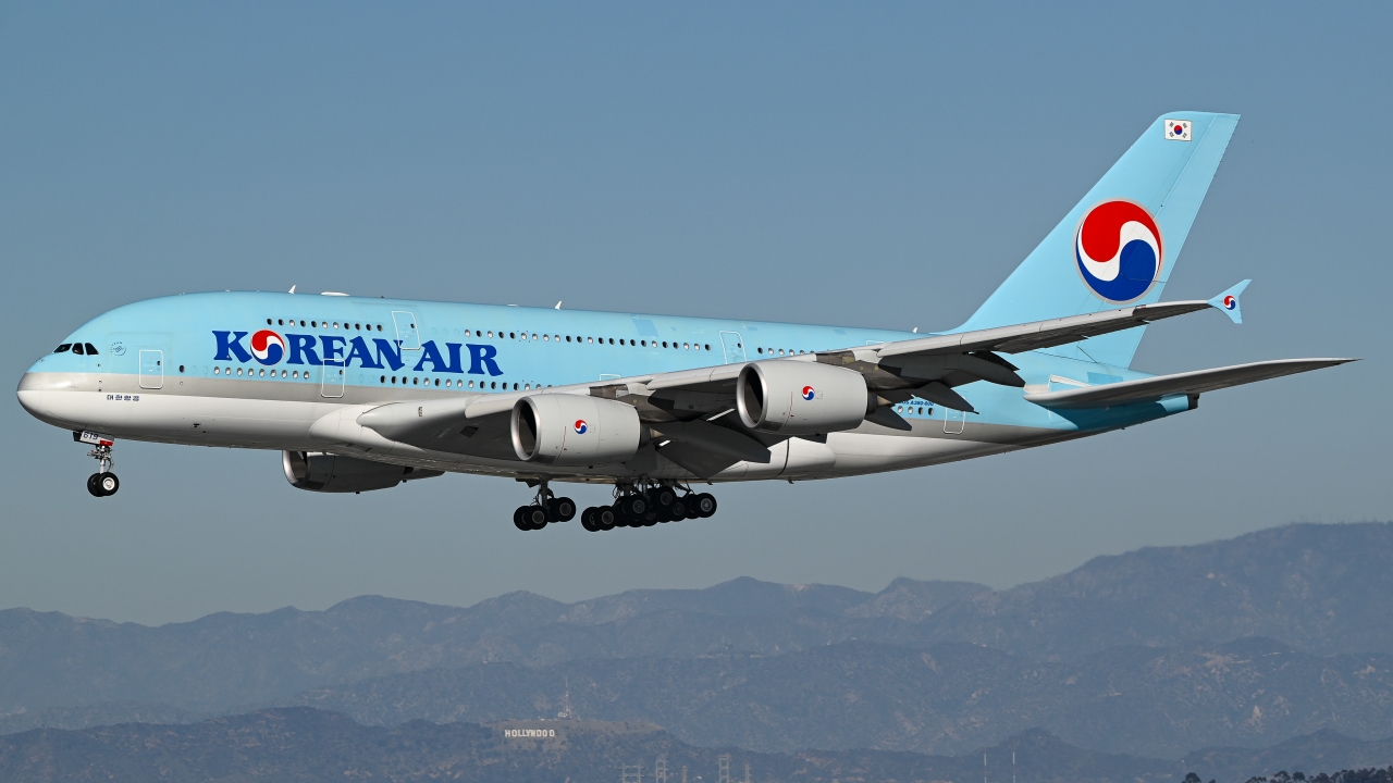 Full size: Korean Air Airbus A380-800 HL7619 at Los Angeles International Airport