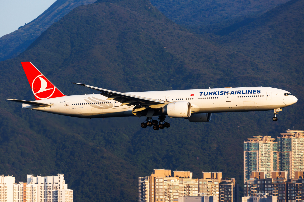 Full size: Turkish Airlines Boeing 777-300ER TC-LJC at Hong Kong International Airport