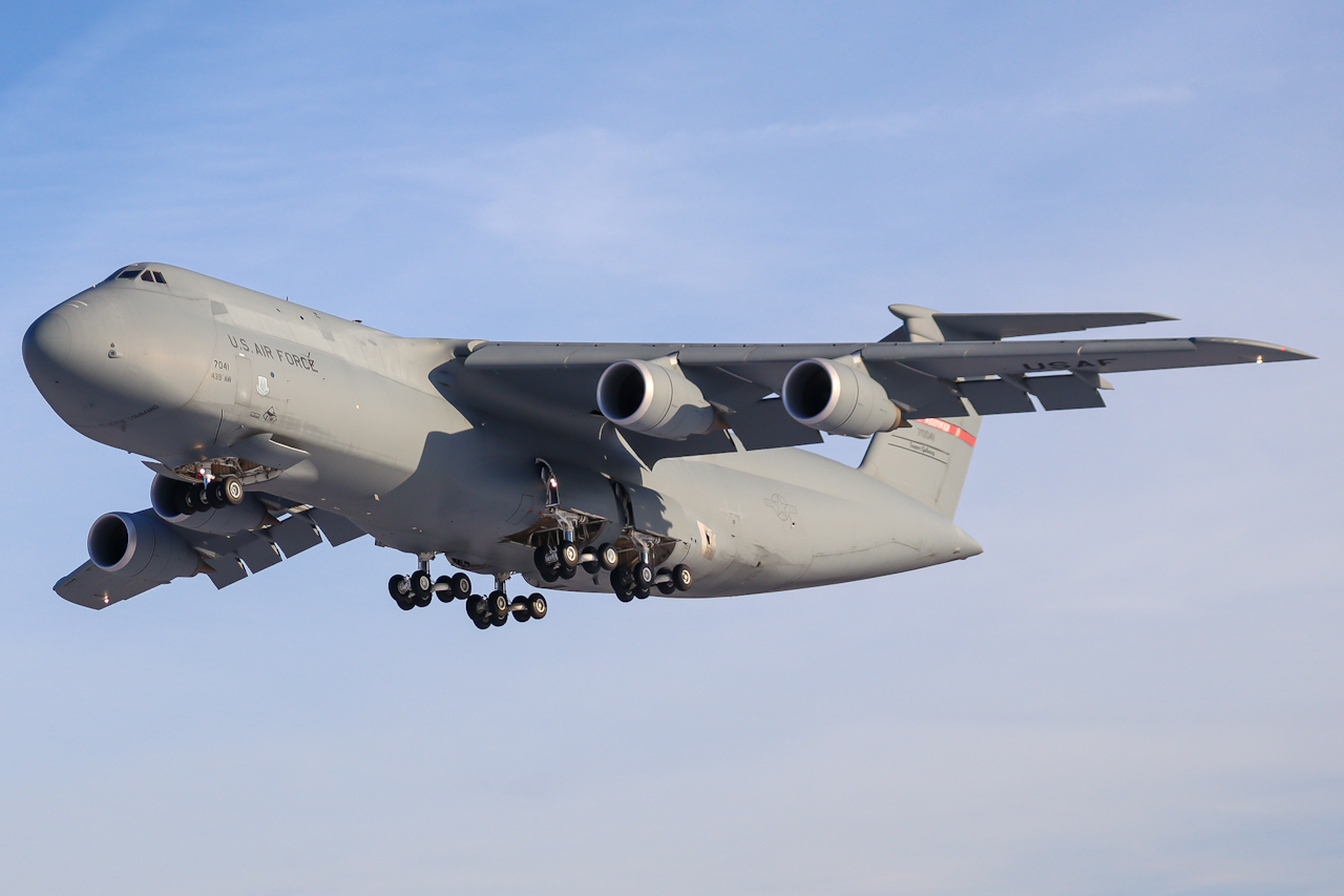 Full size: USAF - United States Air Force Lockheed C-5 Galaxy 87-0041 at Portsmouth International Airport at Pease