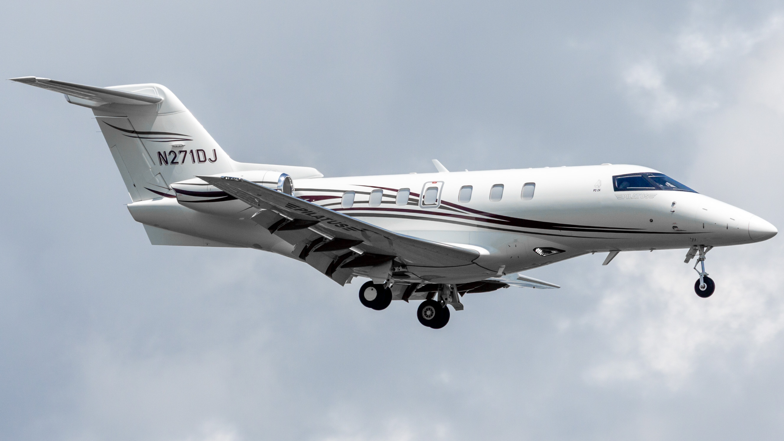 Full size: PRIVATE Pilatus PC-24 N271DJ at William P Hobby Airport