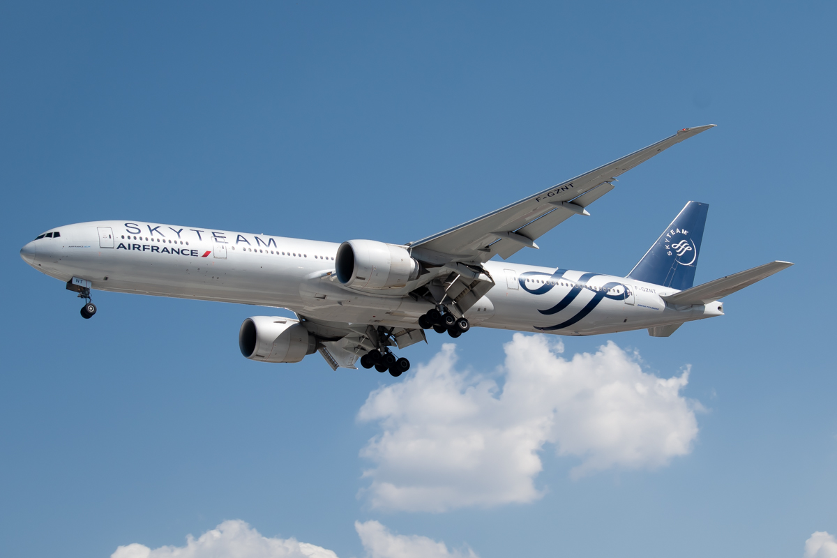 Full size: Air France Boeing 777-300ER F-GZNT at Mexico City International Airport