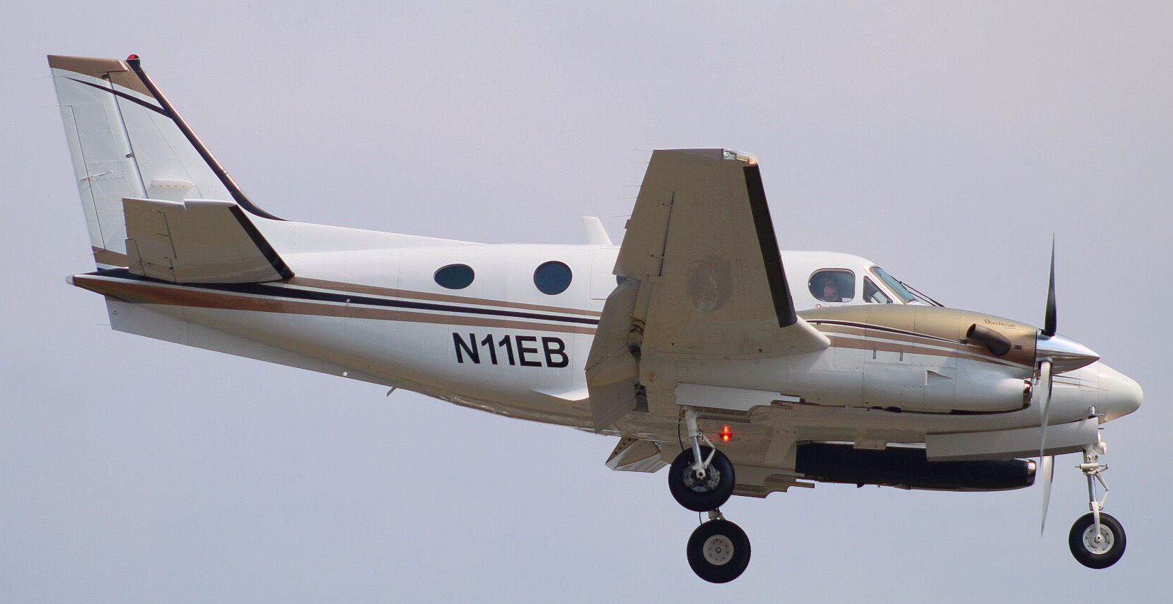 Full size: PRIVATE Beechcraft King Air C90GT  N11EB at York Airport