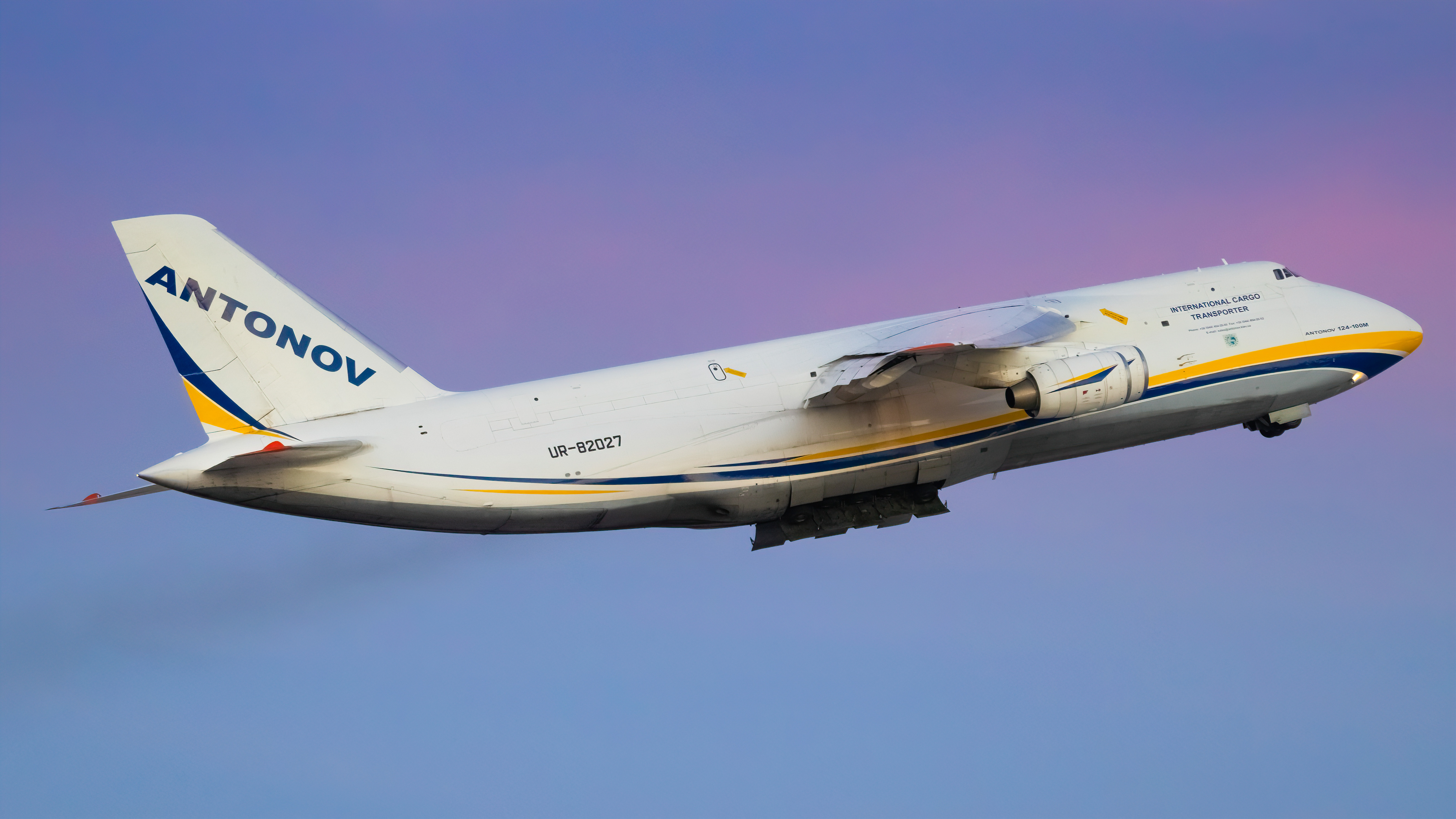 Full size: Antonov Airlines Antonov An-124 UR-82027 at Harry Reid International Airport